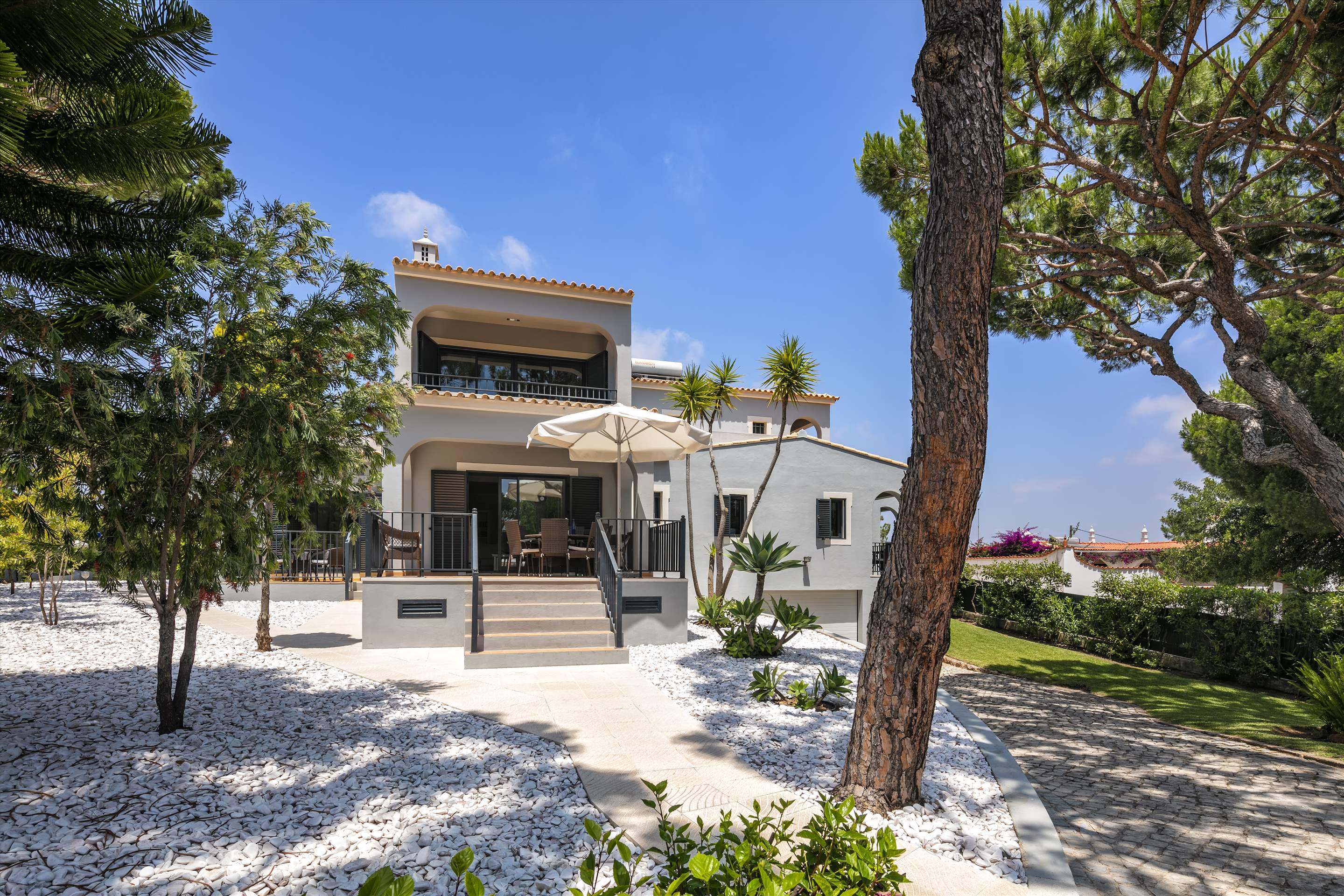 Villa Linda Rosa, 4 bedroom villa in Vilamoura Area, Algarve Photo #1