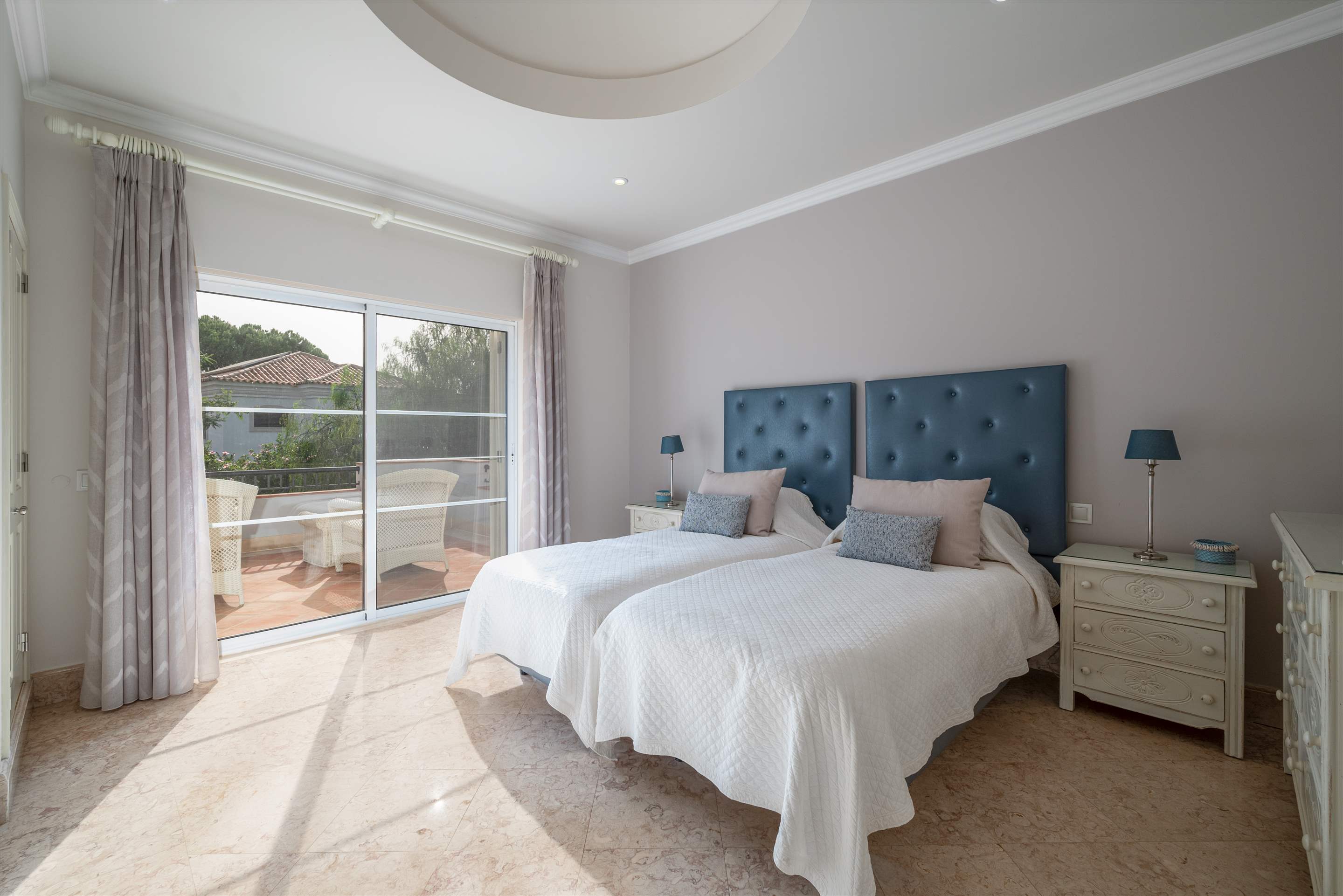 Villa Panache, 4 bedroom villa in Quinta do Lago, Algarve Photo #15
