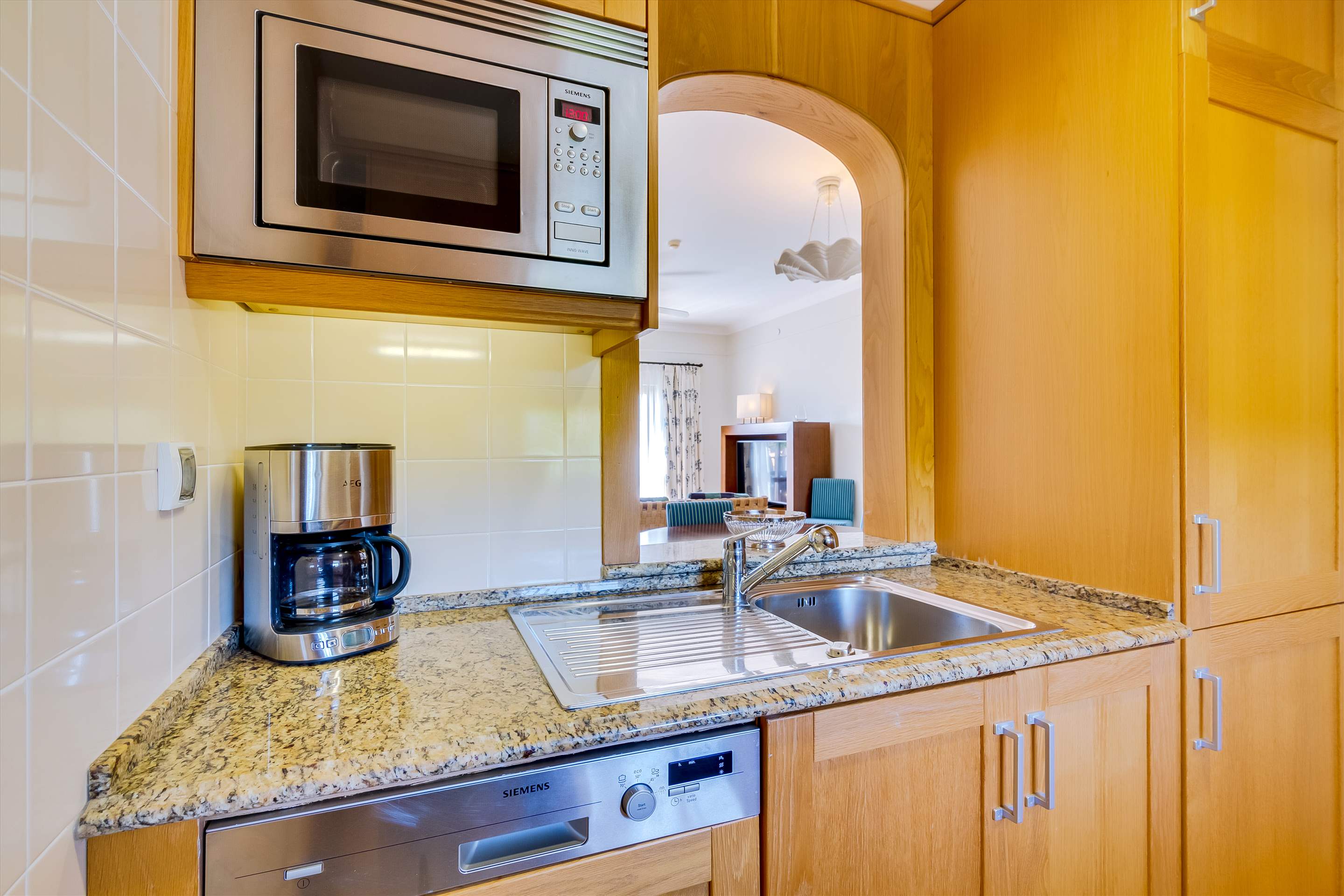 Pine Cliffs Residence, 2 bed luxury comfort suite, 2 bedroom apartment in Pine Cliffs Resort, Algarve Photo #9