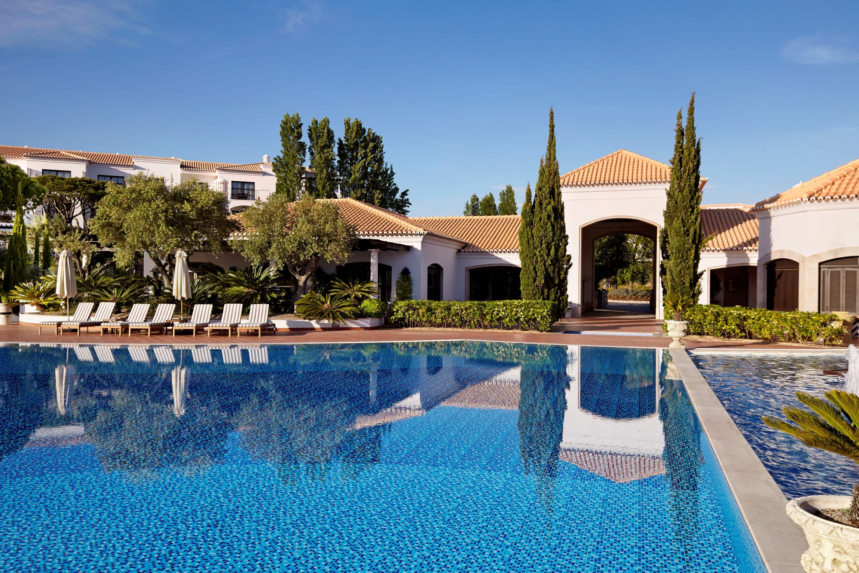 Pine Cliffs Residence, 3 bed luxury comfort suite, 3 bedroom apartment in Pine Cliffs Resort, Algarve