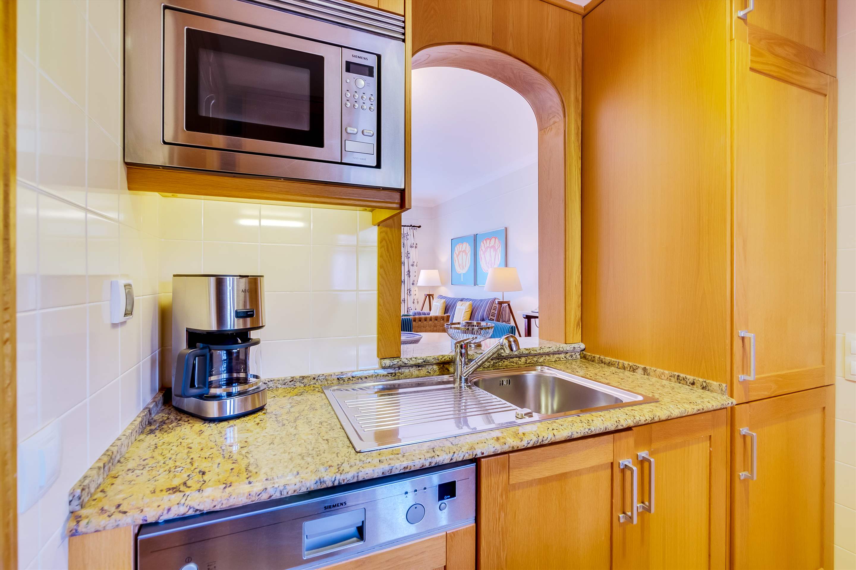 Pine Cliffs Residence, 3 bed luxury comfort suite, 3 bedroom apartment in Pine Cliffs Resort, Algarve Photo #10