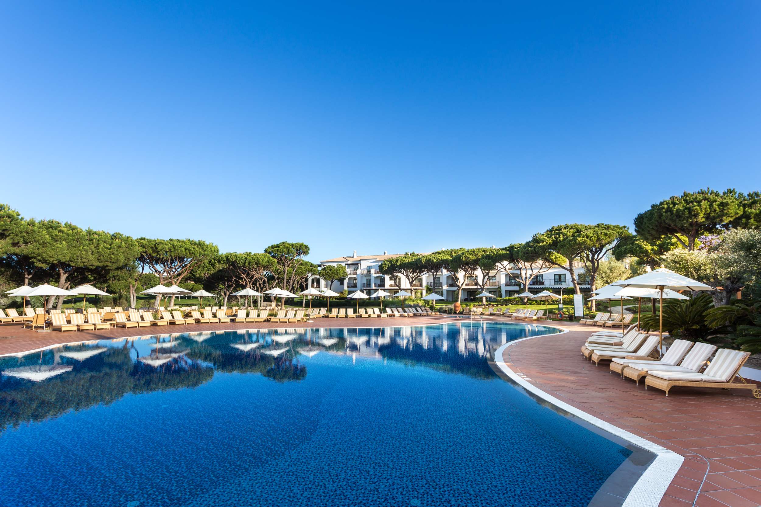 Pine Cliffs Residence, 3 bed luxury comfort suite, 3 bedroom apartment in Pine Cliffs Resort, Algarve Photo #2
