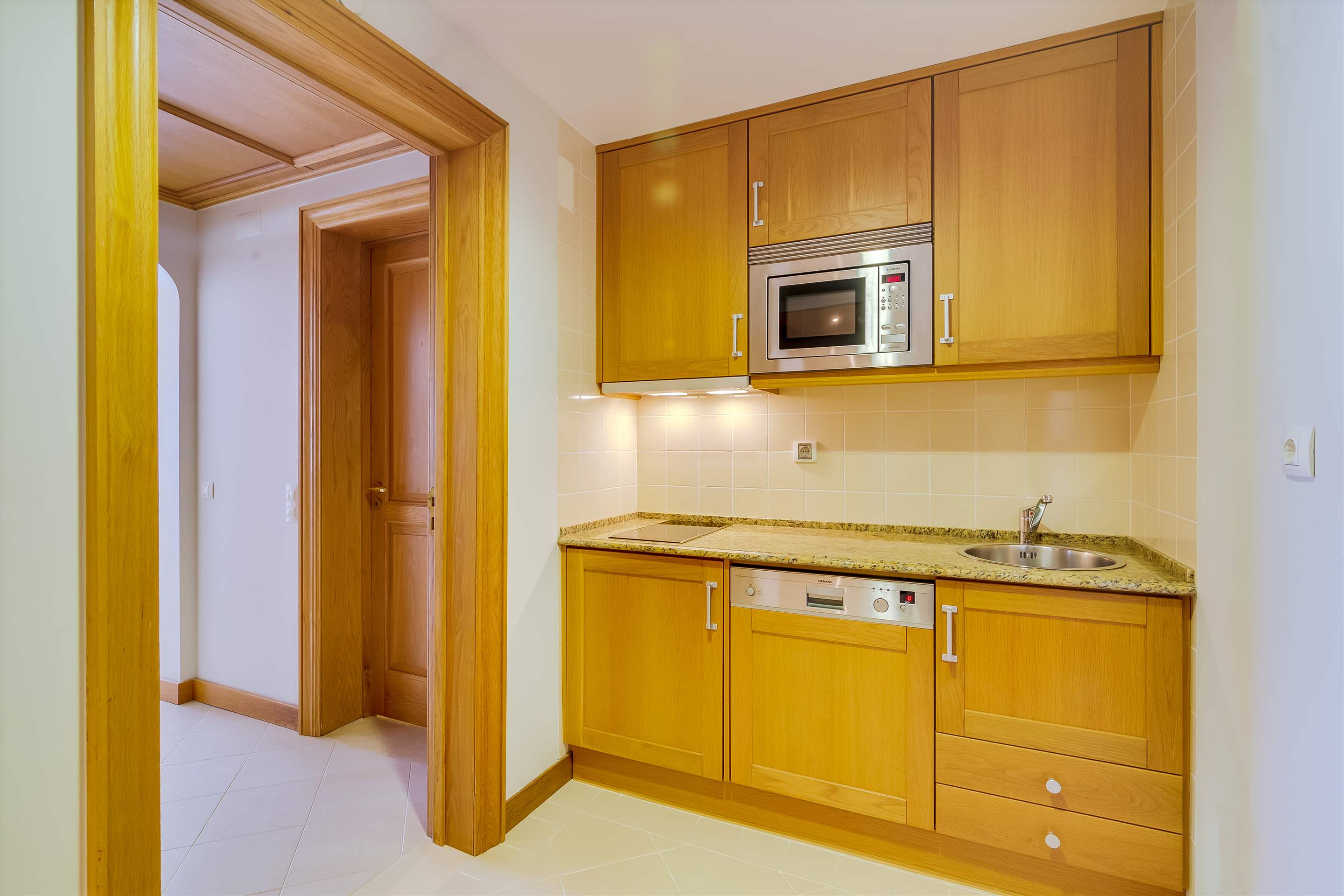 Pine Cliffs Residence, 3 bed luxury comfort suite, 3 bedroom apartment in Pine Cliffs Resort, Algarve Photo #27