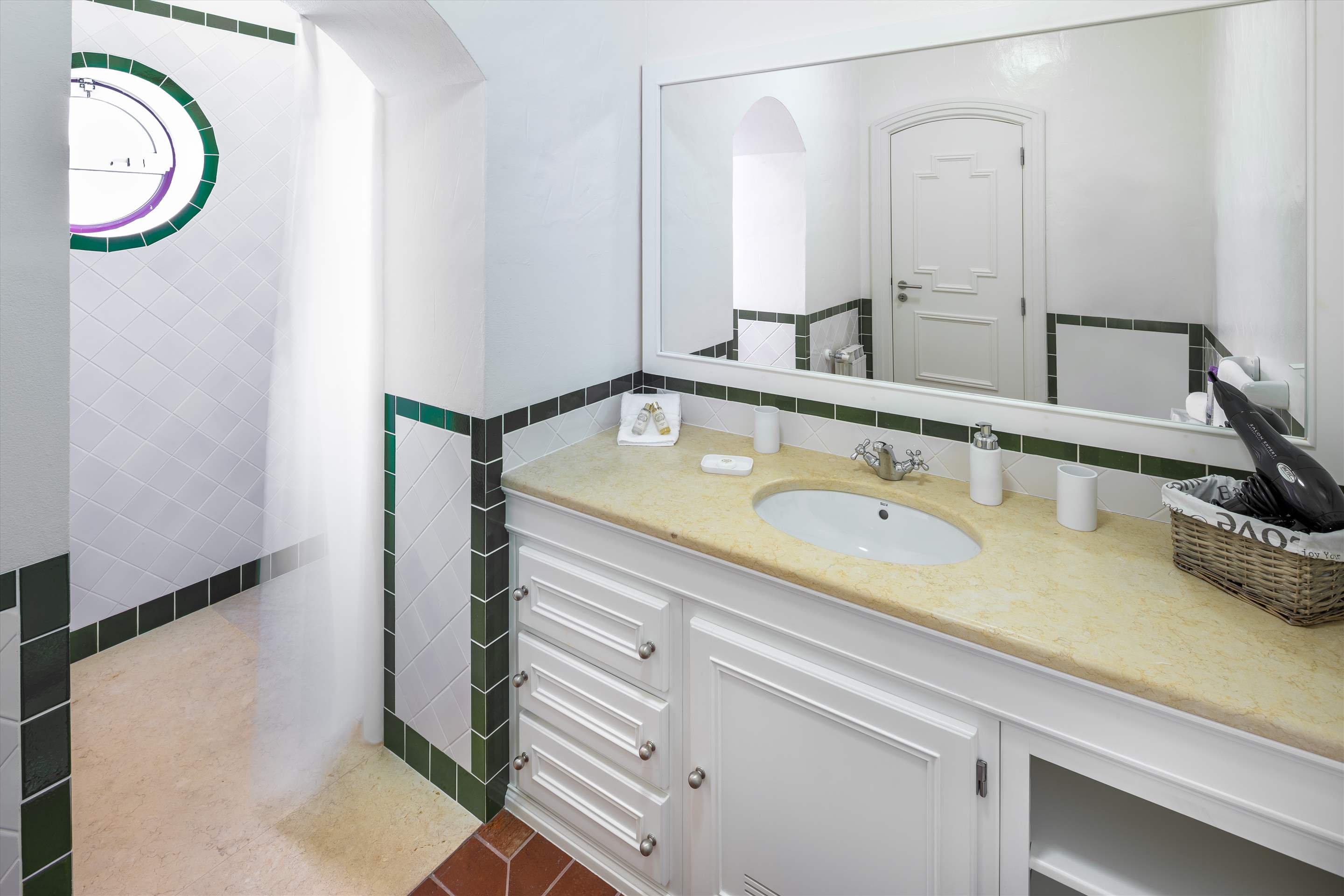 Casa Cahombo, 5 bedroom rate for 7-10 persons, 5 bedroom villa in Vilamoura Area, Algarve Photo #29