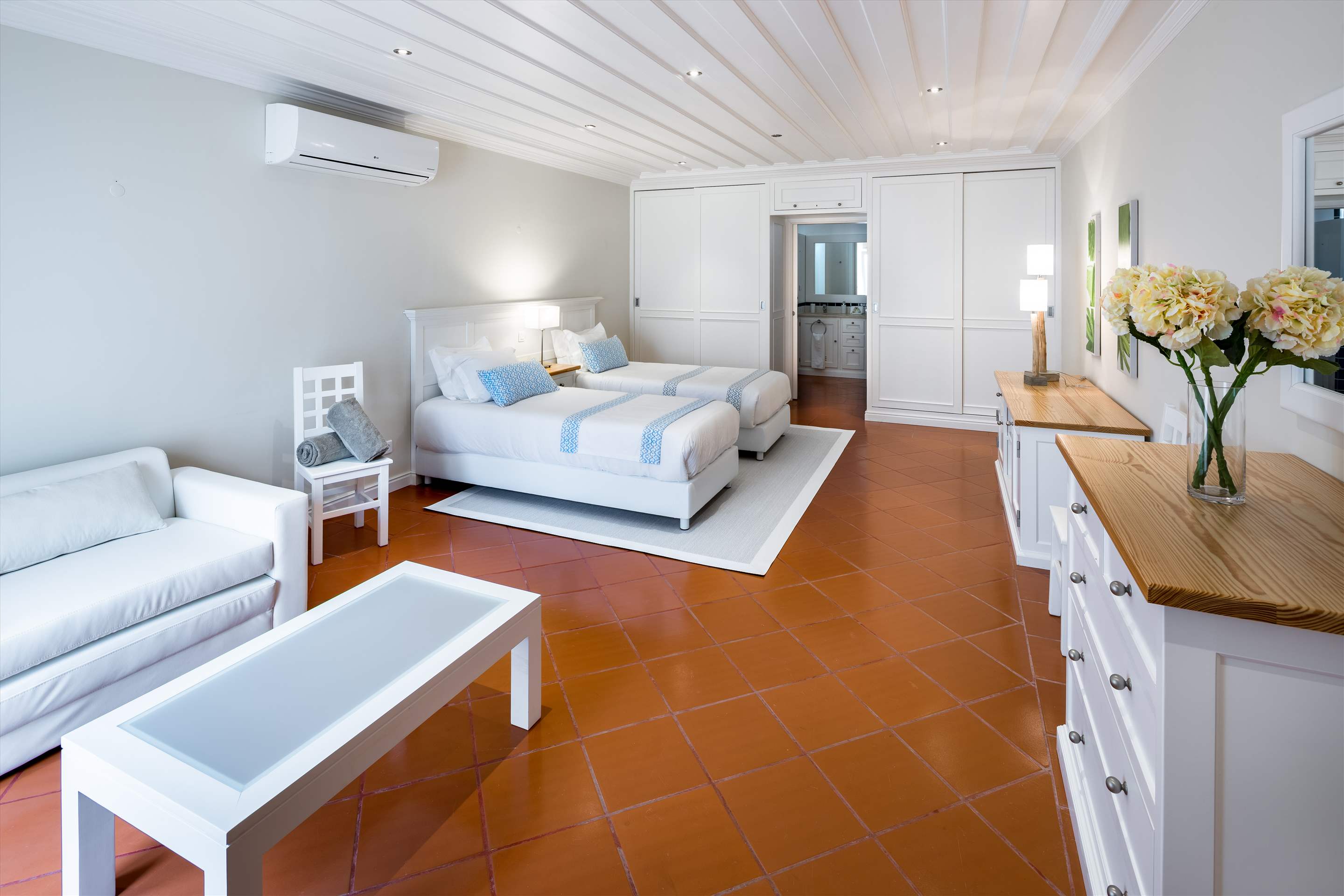 Casa Cahombo, 5 bedroom rate for 7-10 persons, 5 bedroom villa in Vilamoura Area, Algarve Photo #35