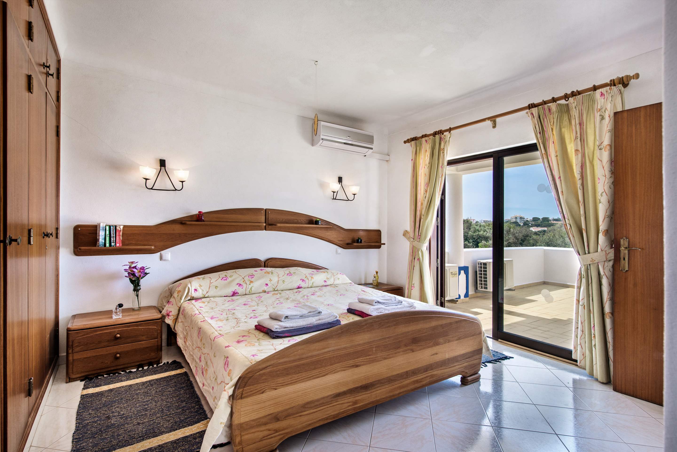 Villa Azul, 4 bedroom villa in Gale, Vale da Parra and Guia, Algarve Photo #14