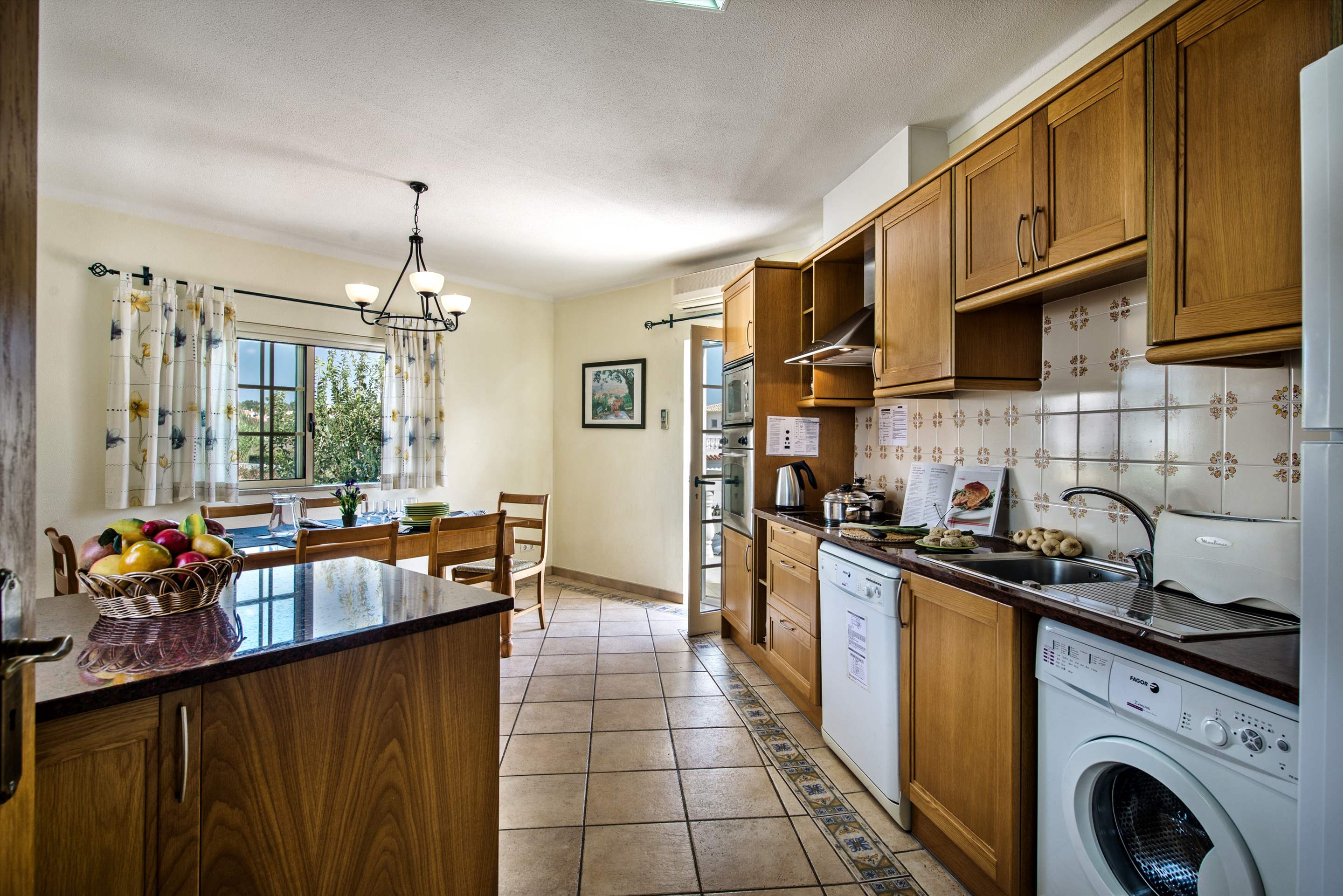 Casa Rebela, 10-11 persons rate, 6 bedroom villa in Gale, Vale da Parra and Guia, Algarve Photo #5