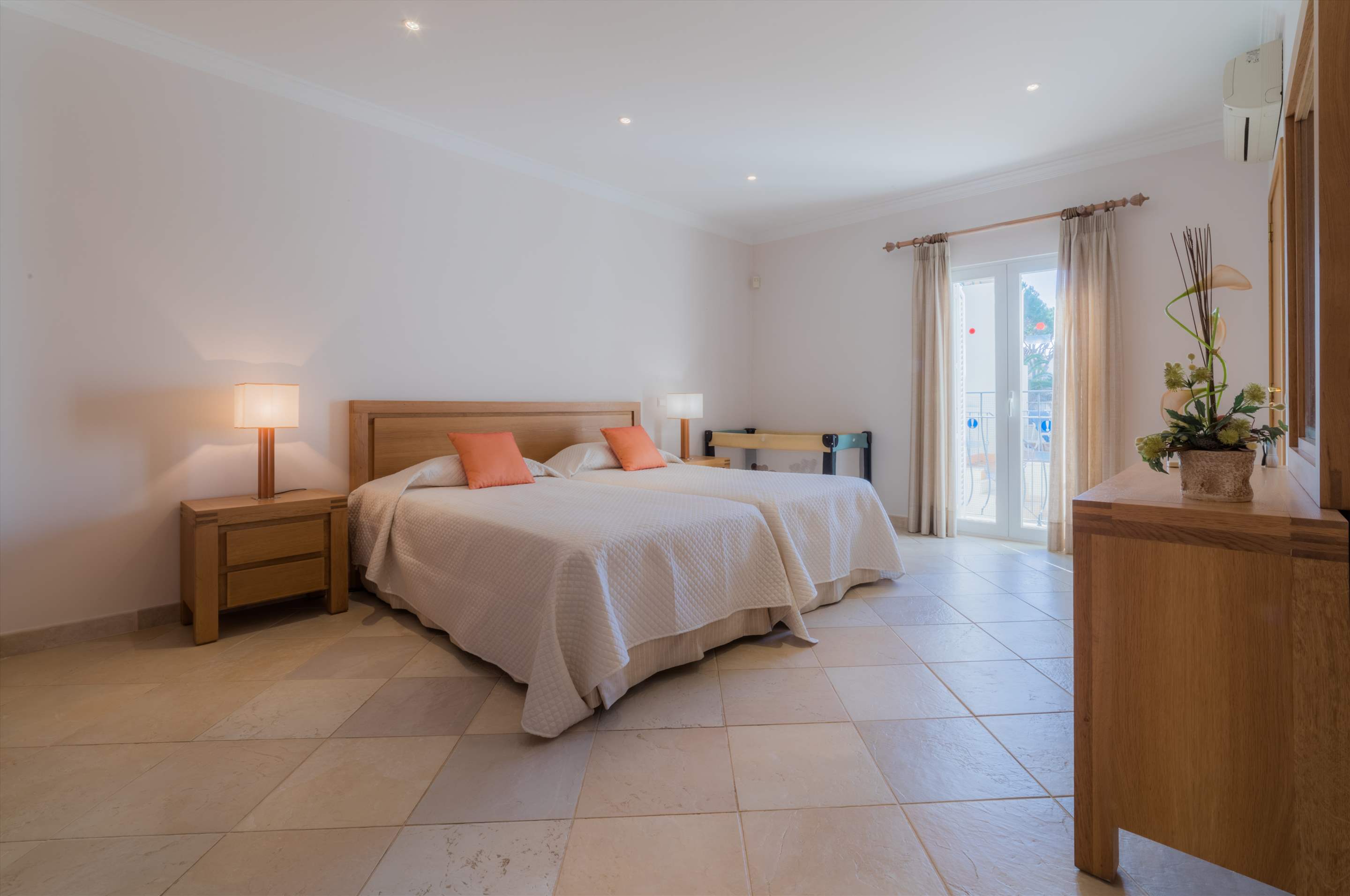 Villa Fleur, 4 bedroom villa in Vale do Lobo, Algarve Photo #25