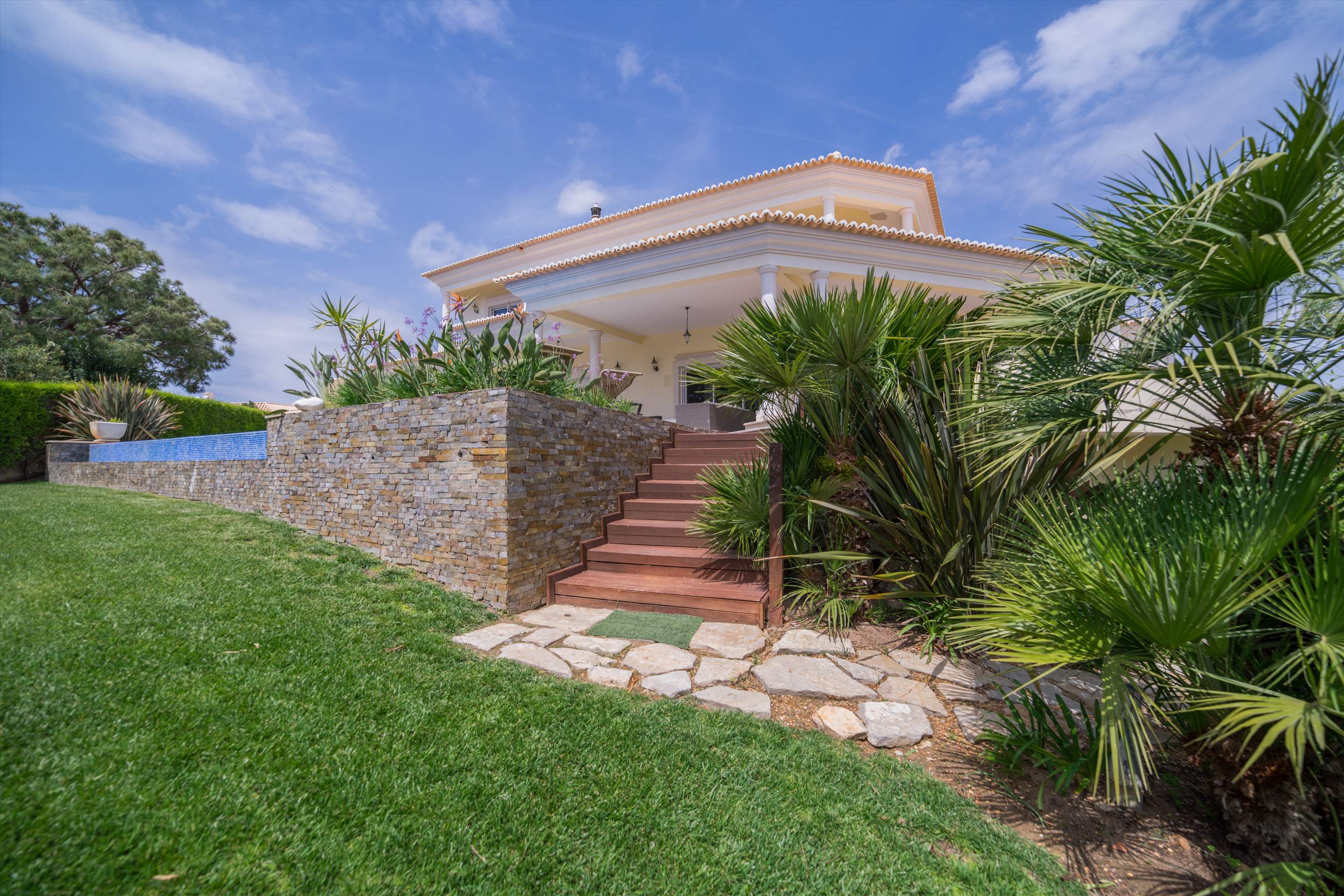 Villa Brilha Sol, 5 bedroom villa in Vilamoura Area, Algarve Photo #3