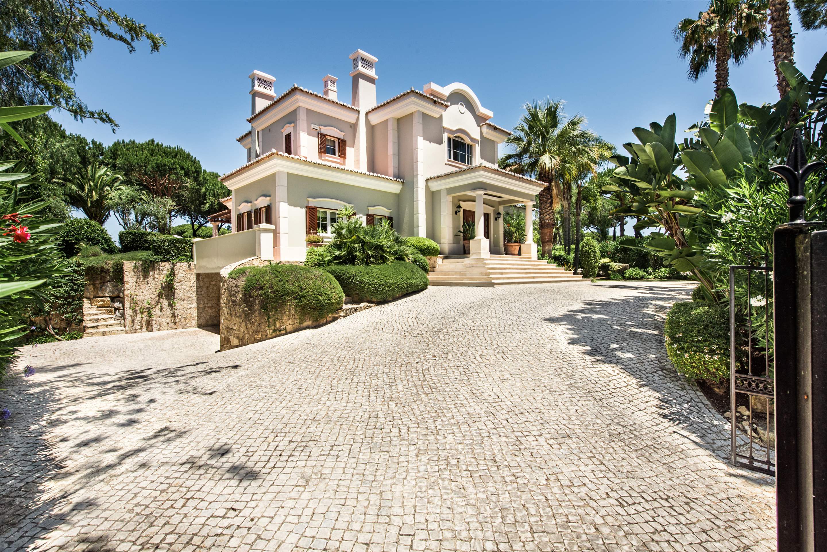 Villa Salou, 5 bedroom villa in Quinta do Lago, Algarve Photo #19