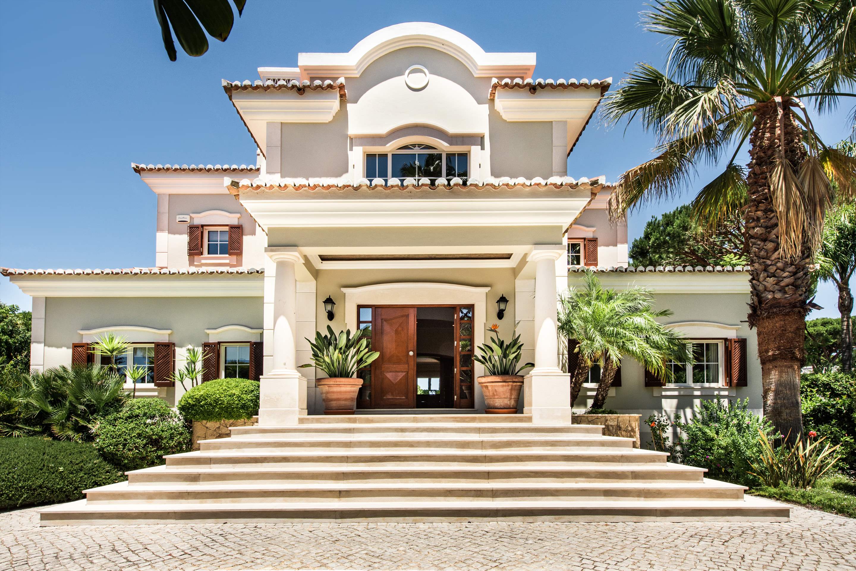 Villa Salou, 5 bedroom villa in Quinta do Lago, Algarve Photo #3