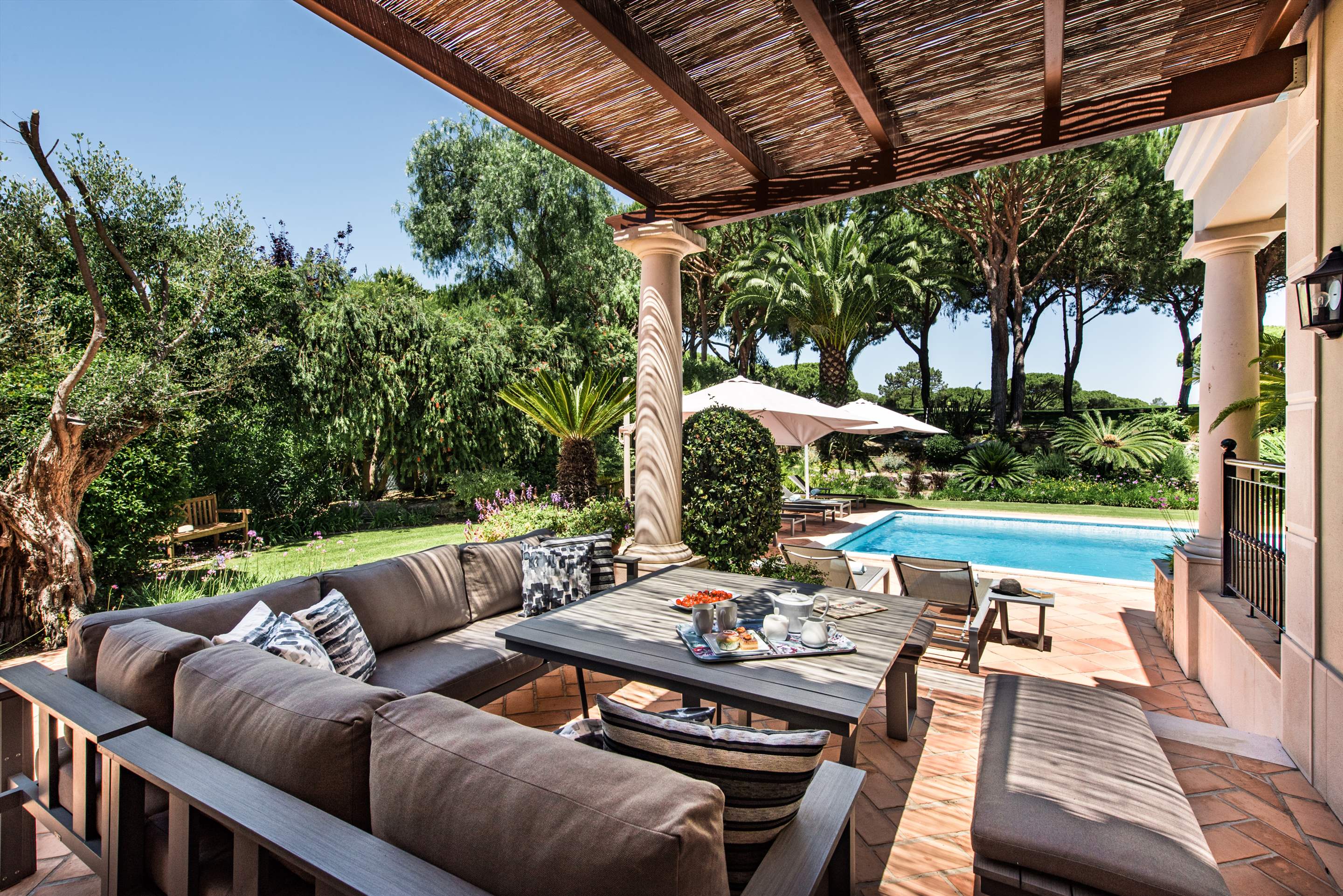 Villa Salou, 5 bedroom villa in Quinta do Lago, Algarve Photo #4