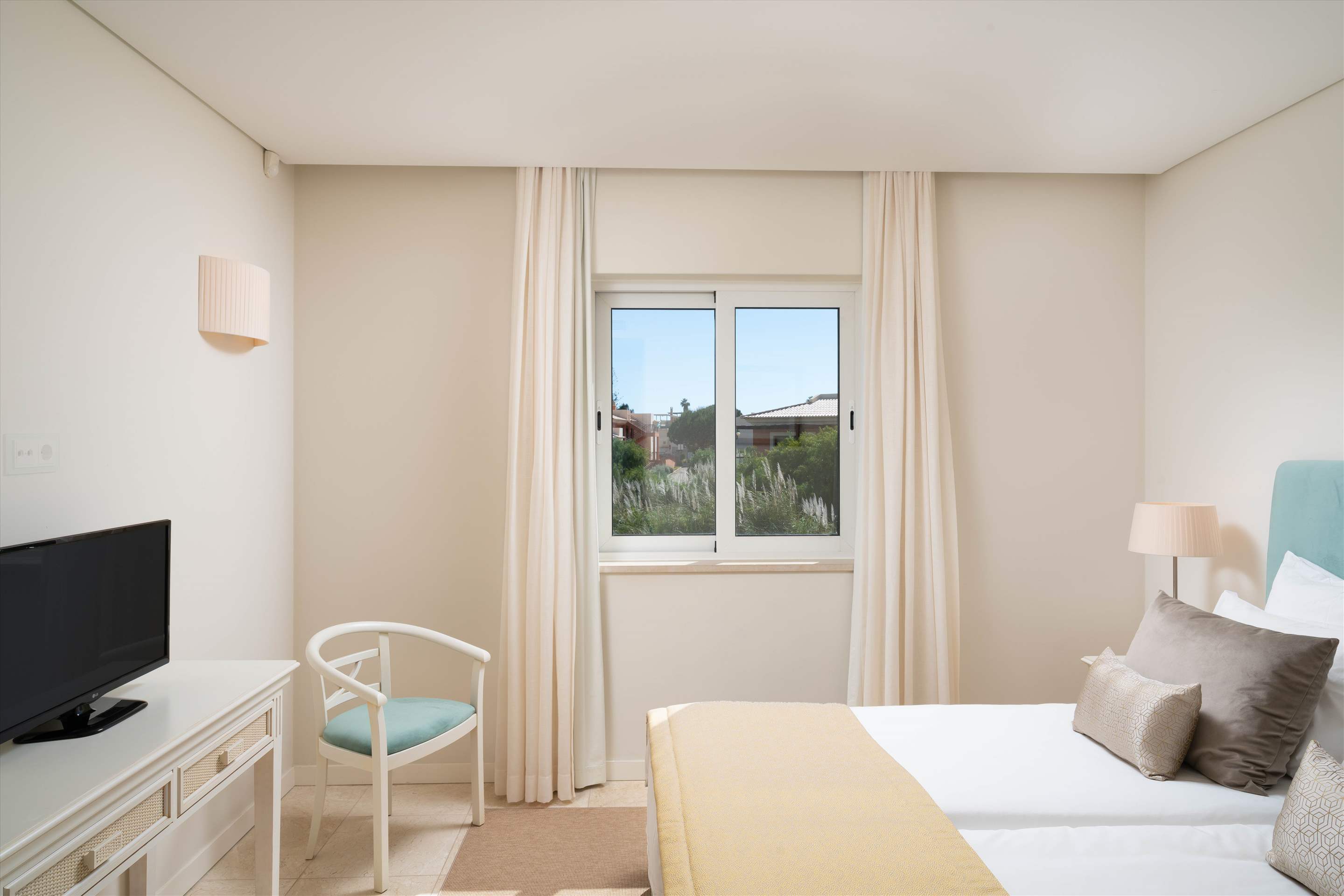 Monte Santo Three Bed Luxury Townhouse, Room Only, 3 bedroom villa in Monte Santo Resort, Algarve Photo #12