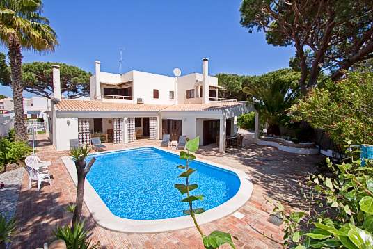 Villa Sandros, 4 bedroom villa in Vilamoura Area, Algarve