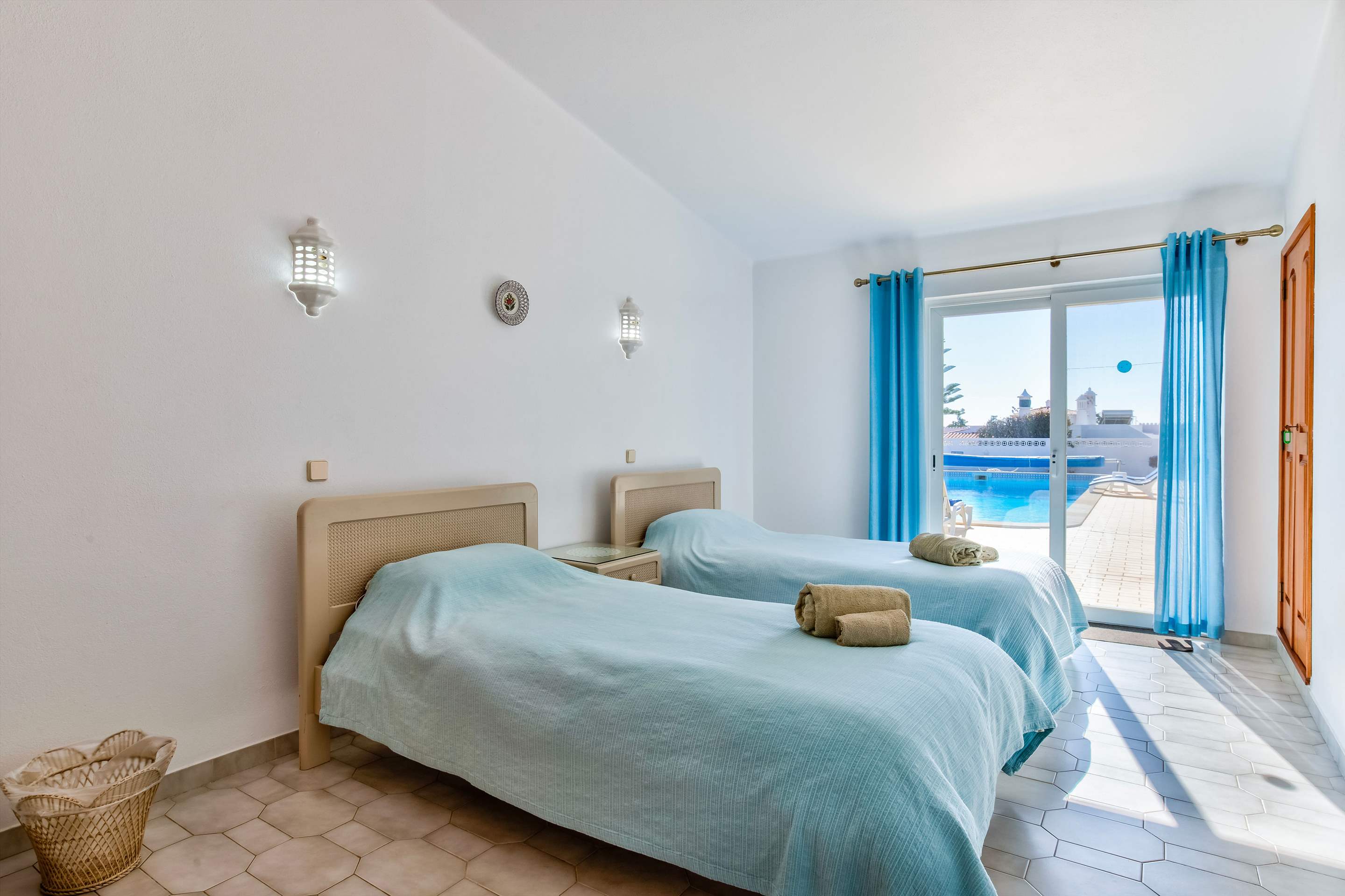 Casa Vale do Milho, 4 bedroom villa in Carvoeiro Area, Algarve Photo #14