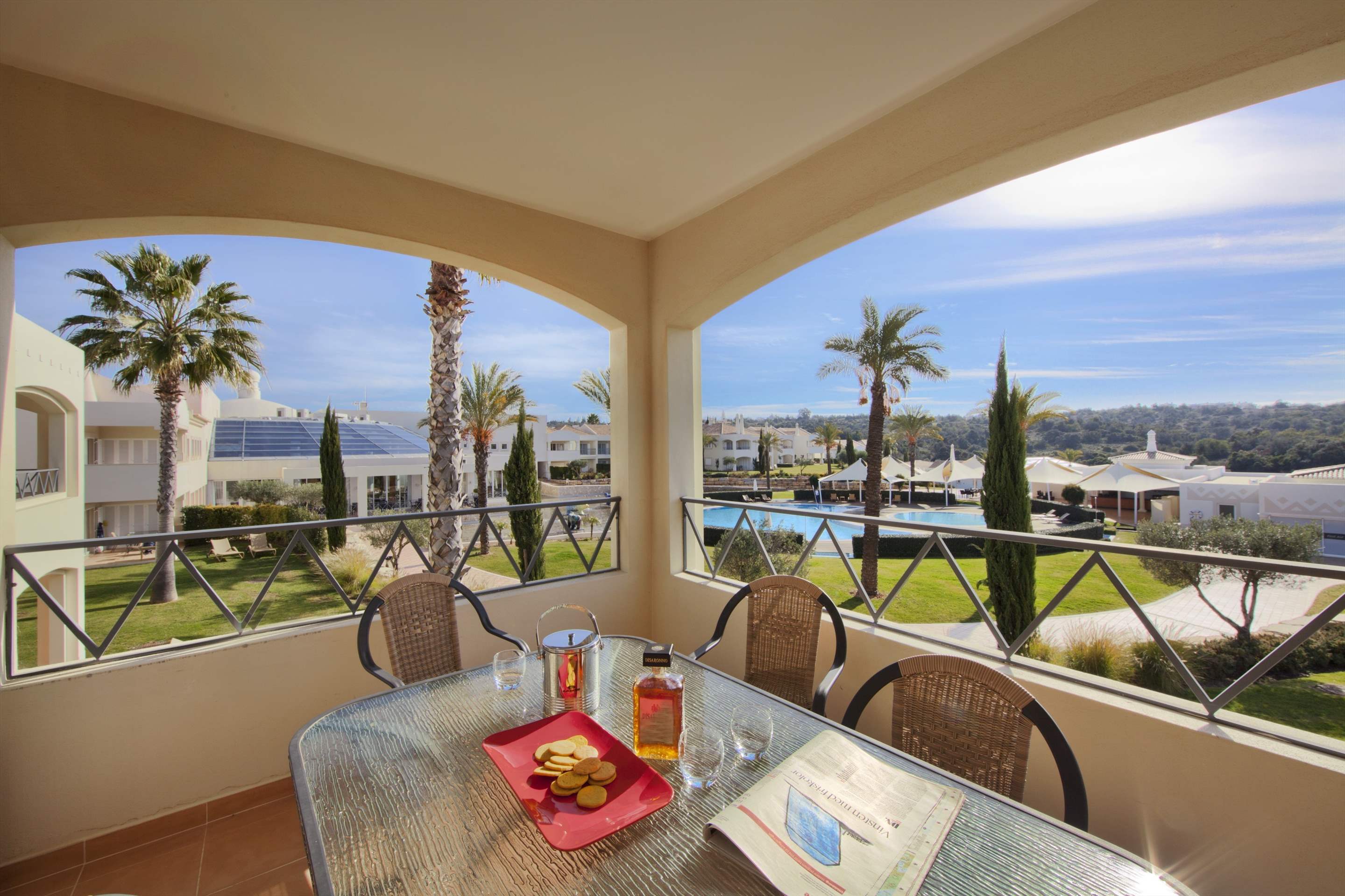 Vale d'Oliveiras 2 Bed Suite Pool View , Bed & Breakfast, 2 bedroom apartment in Vale d'Oliveiras Resort & Spa, Algarve