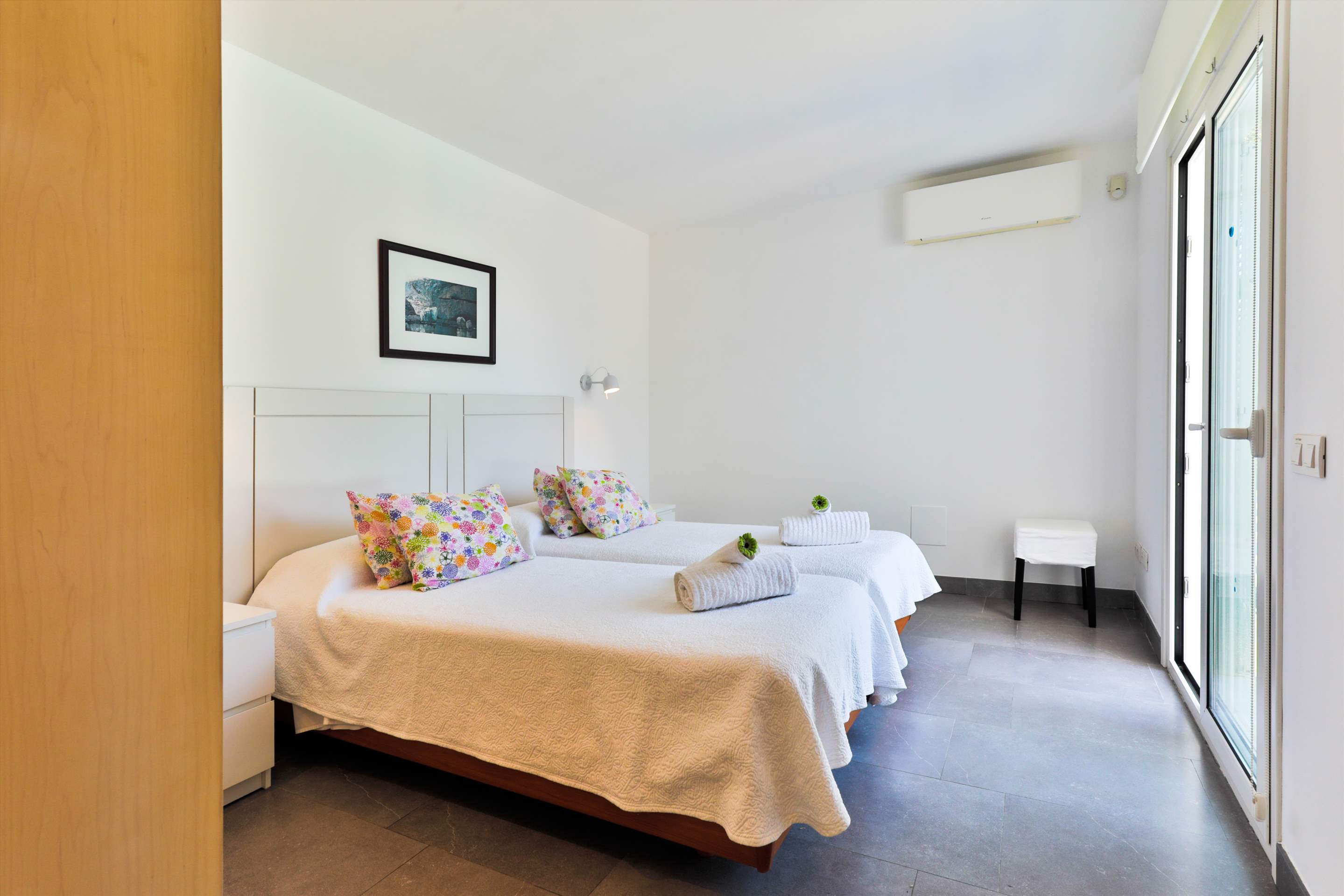 Villa Daria, 4 bedroom villa in Cala d'Or , Majorca Photo #26