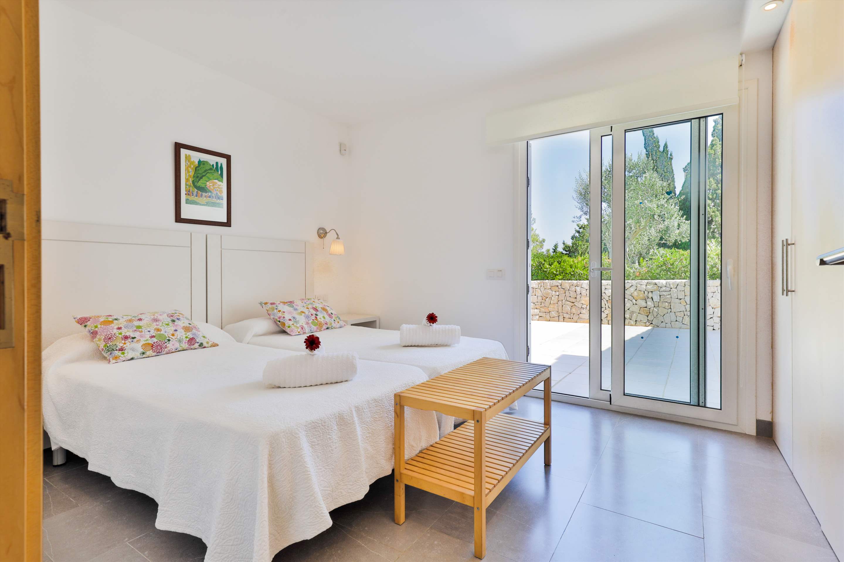 Villa Daria, 4 bedroom villa in Cala d'Or , Majorca Photo #29