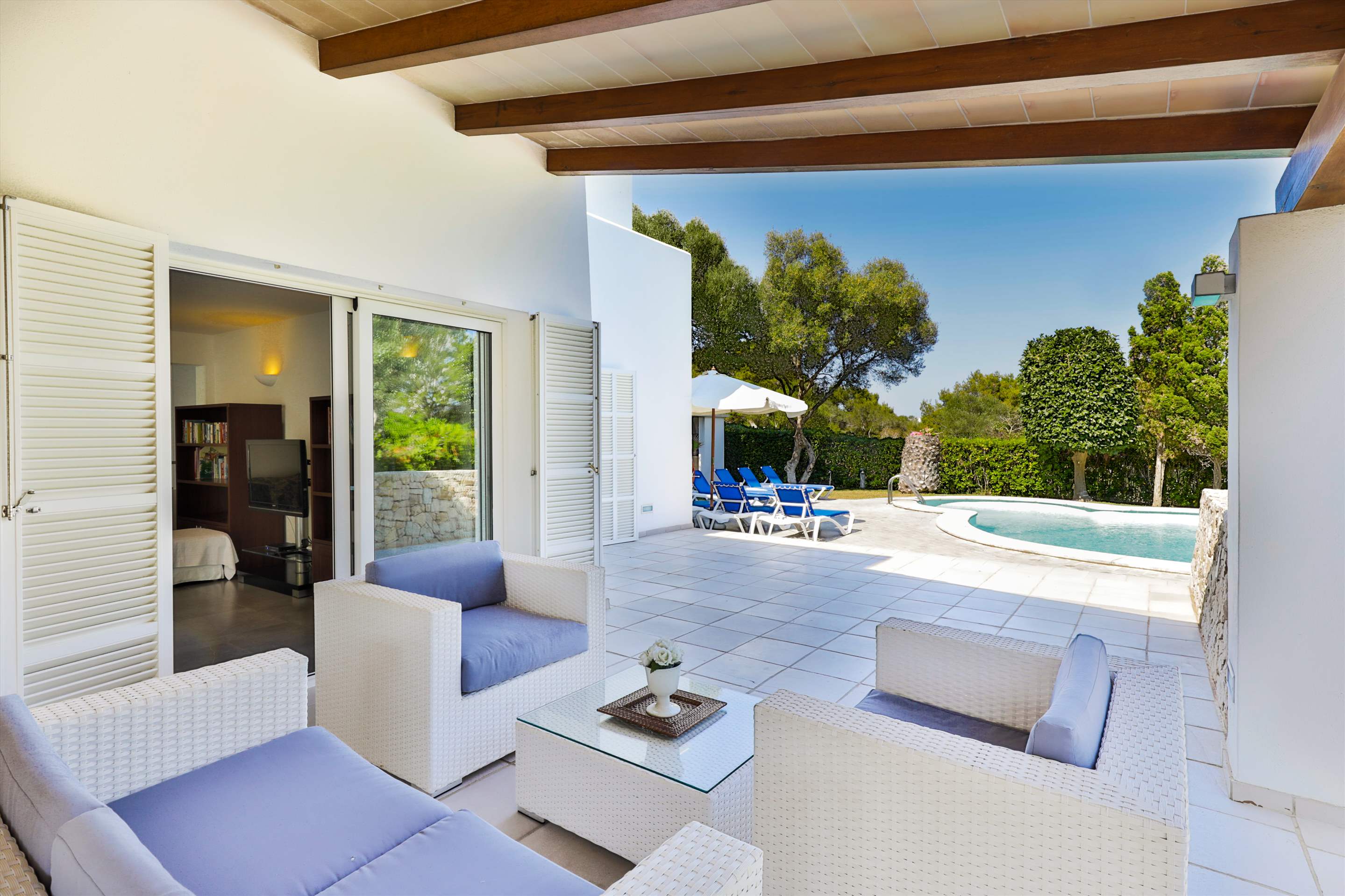 Villa Daria, 4 bedroom villa in Cala d'Or , Majorca Photo #3