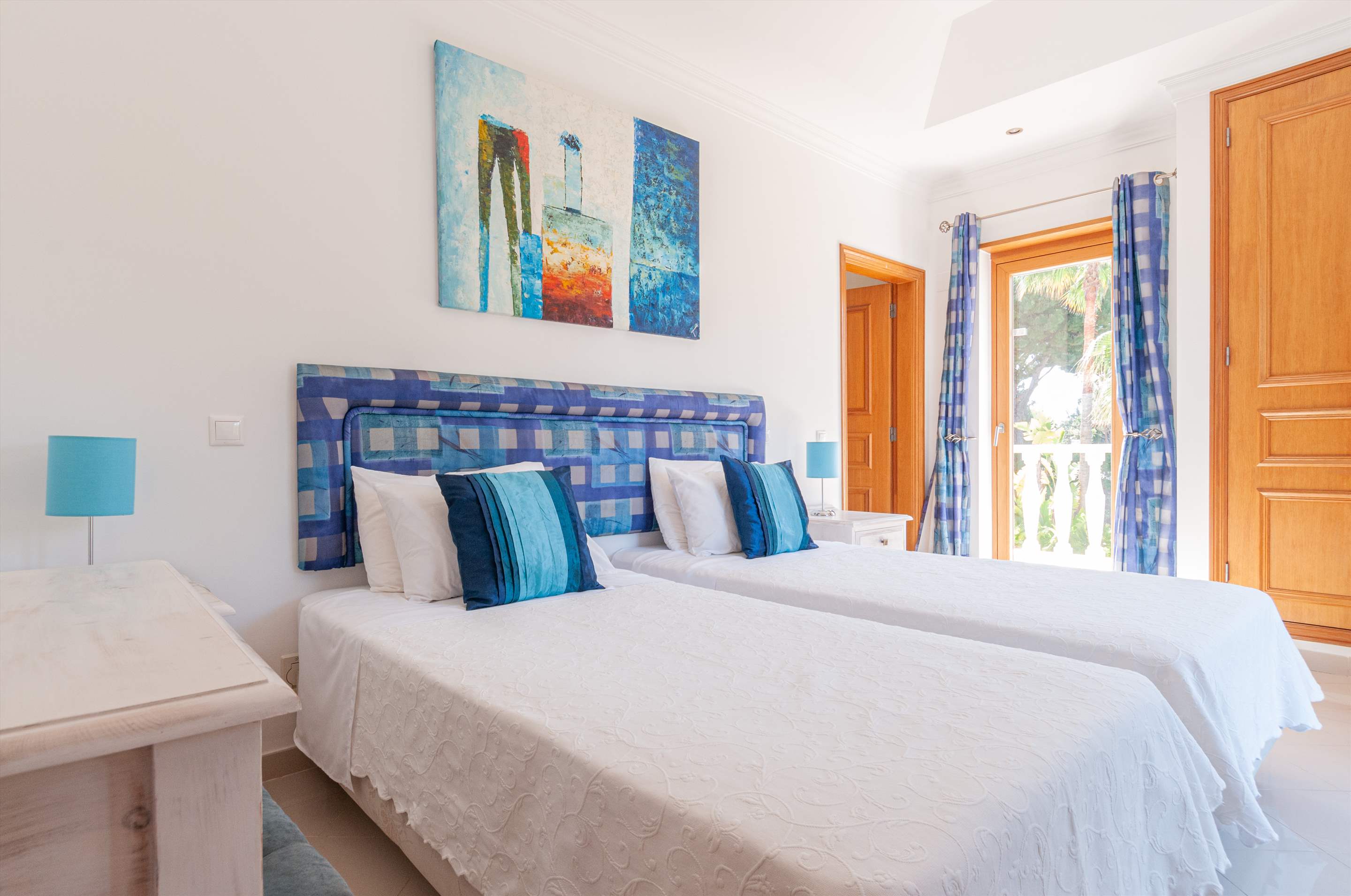 Villa Katy, 5 bedroom villa in Quinta do Lago, Algarve Photo #17