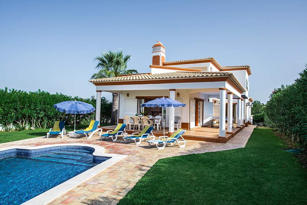 Villa Bitoque, 4 bedroom villa in Gale, Vale da Parra and Guia, Algarve