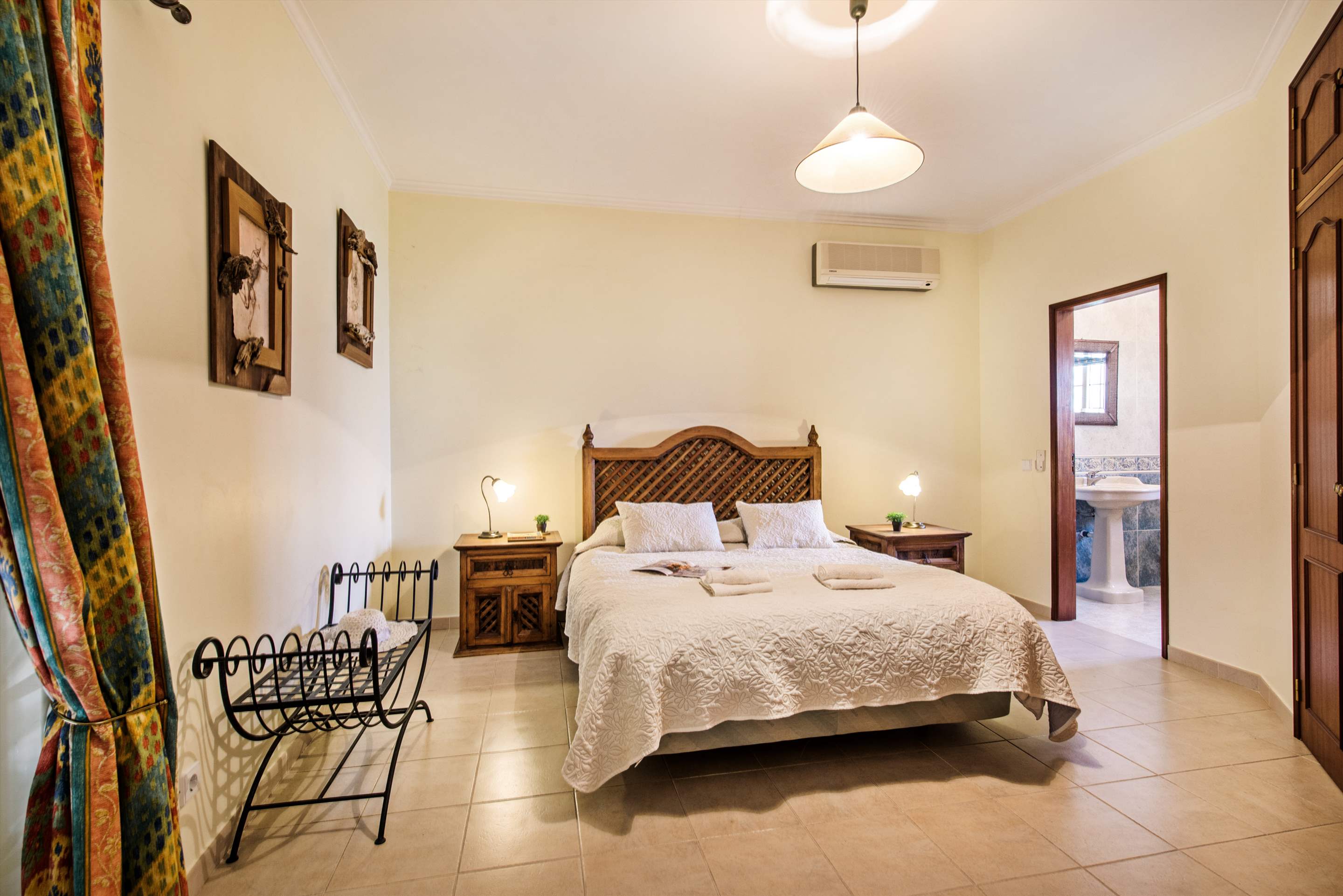 Villa Hideaway, 4 bedroom villa in Gale, Vale da Parra and Guia, Algarve Photo #24