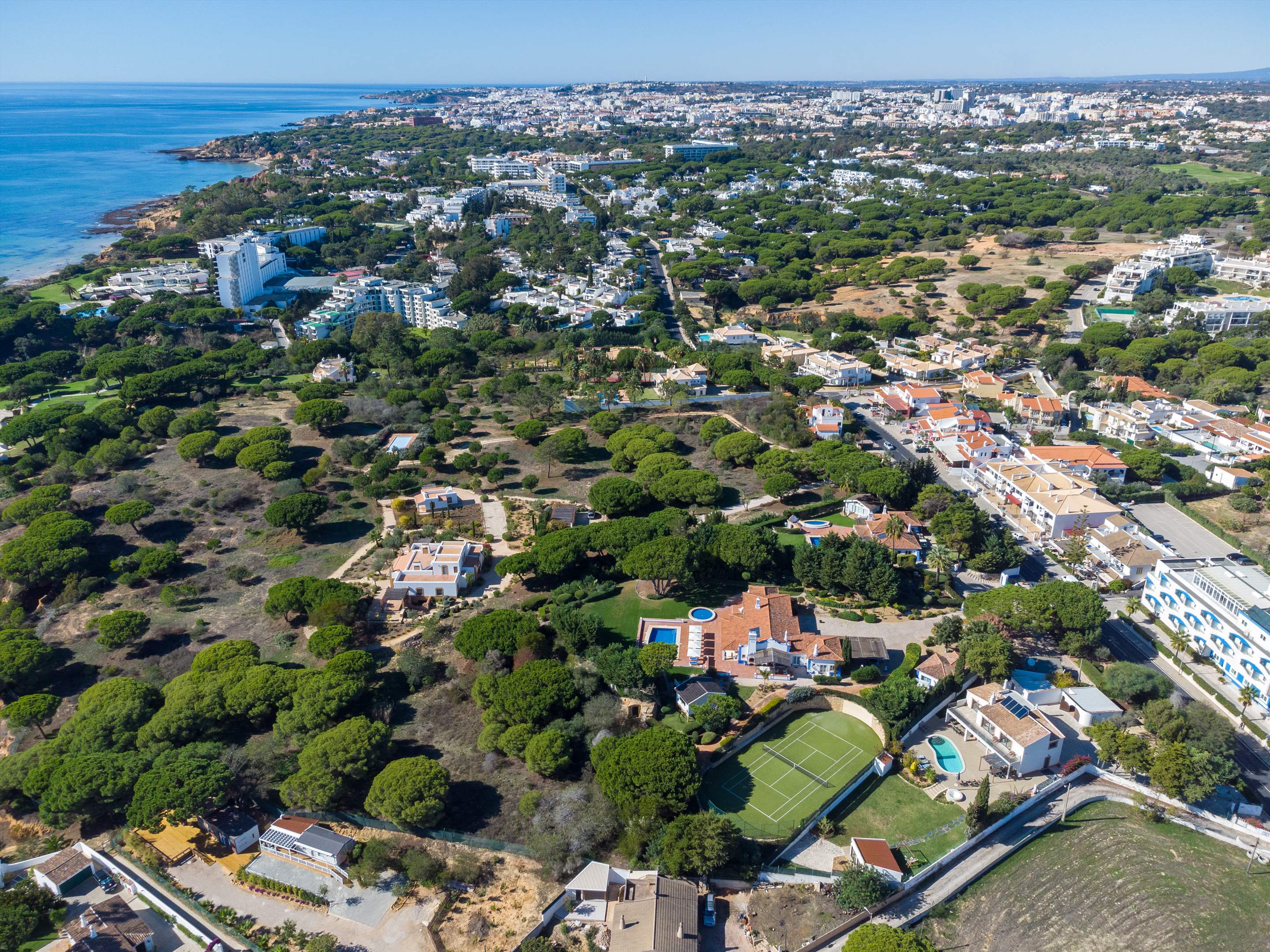 Villa Mirante 1, Six Bedroom Rate for 11-12 Persons, 6 bedroom villa in Albufeira Area, Algarve Photo #42