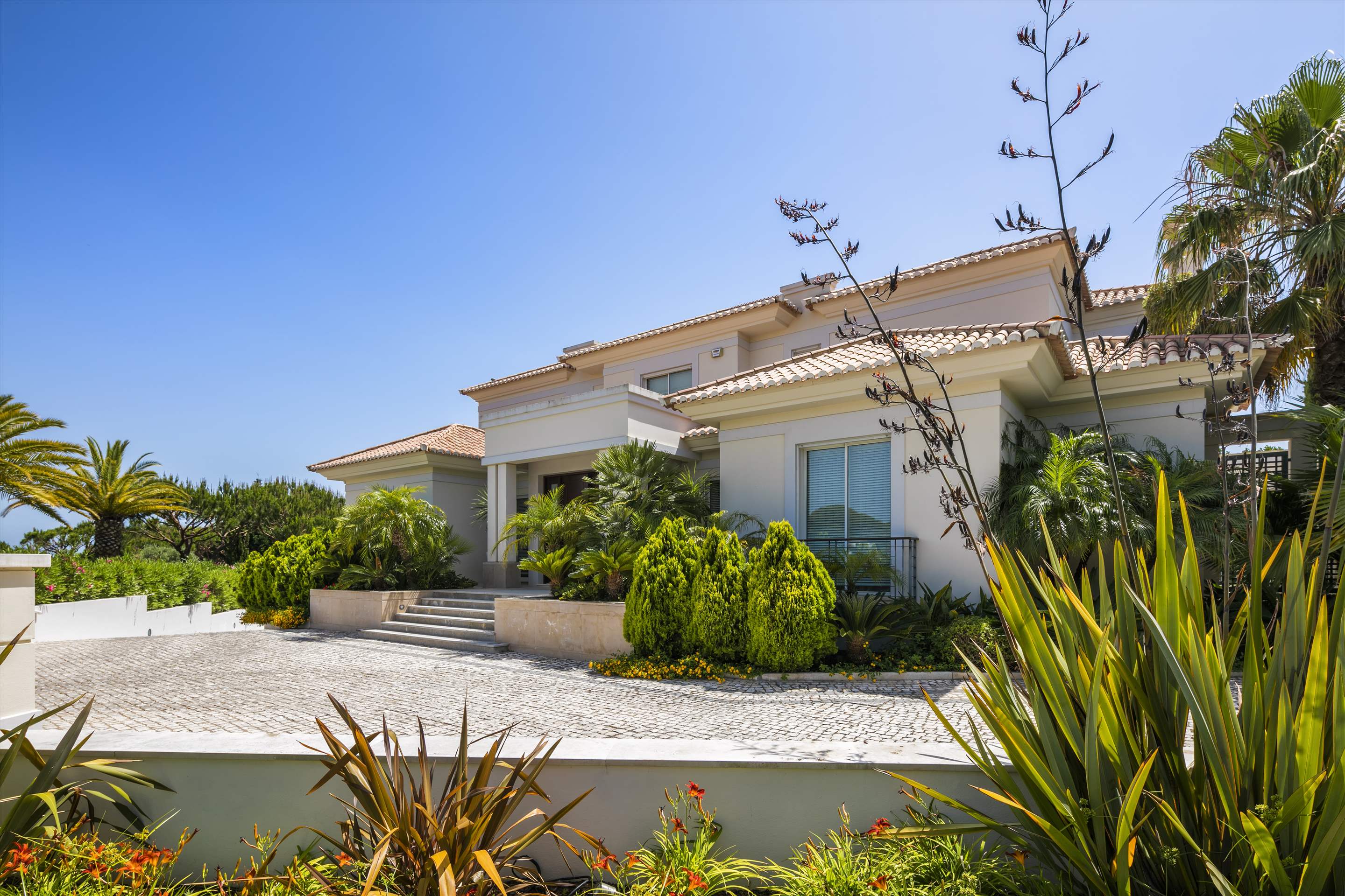 Villa Majestosa, 6 Bedrooms, 6 bedroom villa in Quinta do Lago, Algarve Photo #13