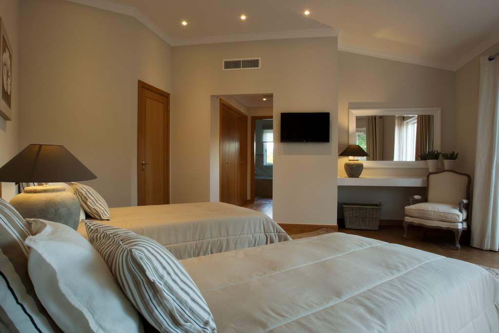 Villa Mayfair, 5 Bedroom Rental, 5 bedroom villa in Quinta do Lago, Algarve Photo #25