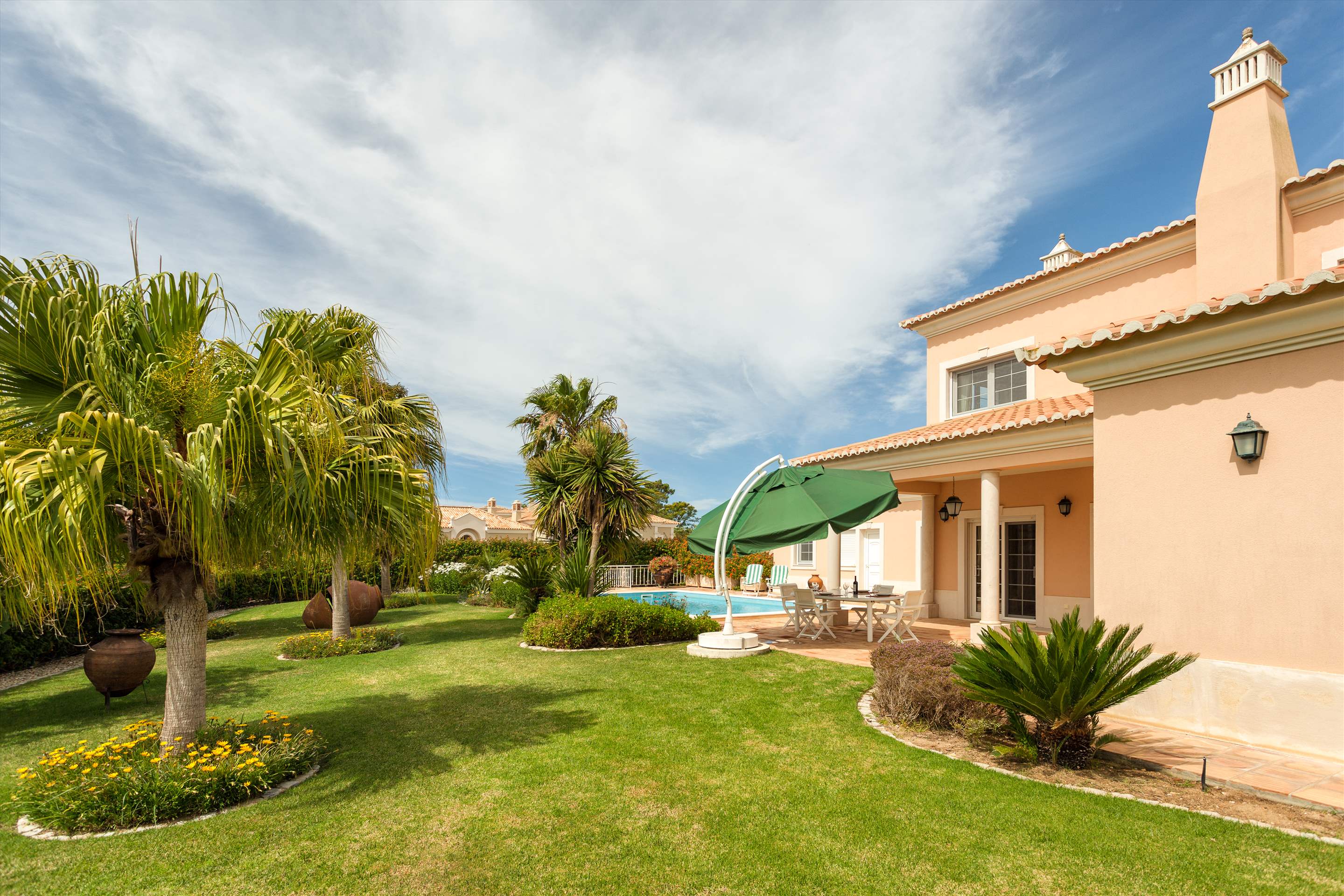 Villa Ria, 4 bedroom villa in Quinta do Lago, Algarve Photo #4