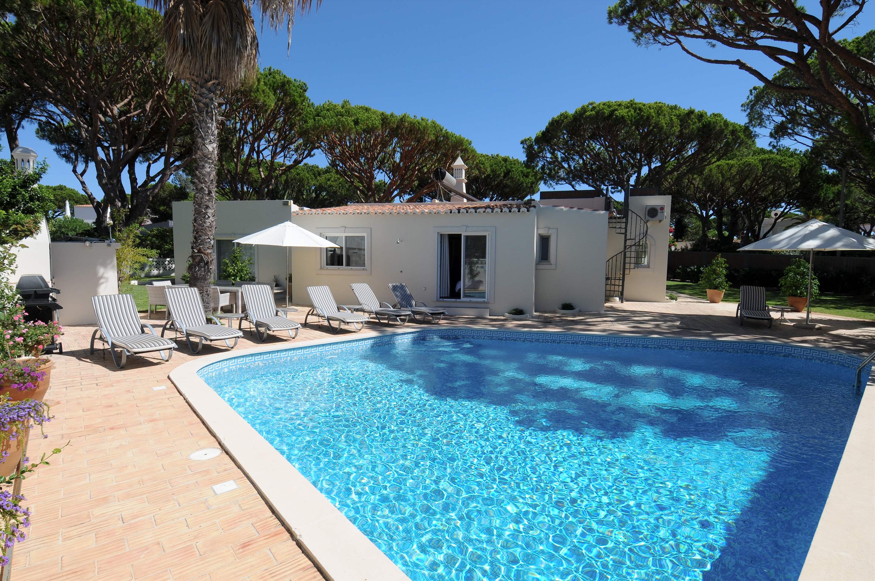 Casa Blanca, 4 Bed Rental, 4 bedroom villa in Vale do Lobo, Algarve Photo #1