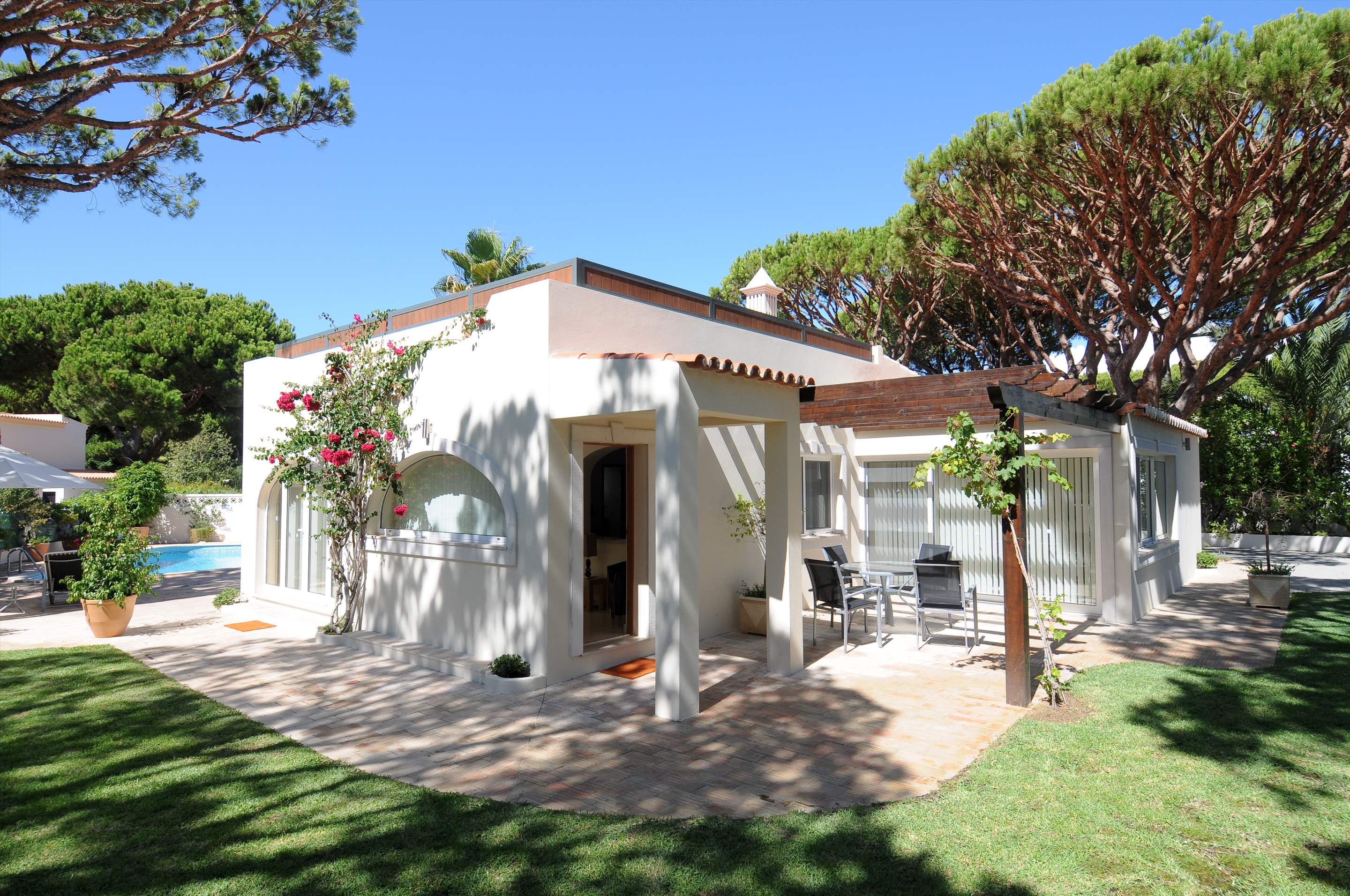 Casa Blanca, 4 Bed Rental, 4 bedroom villa in Vale do Lobo, Algarve Photo #2