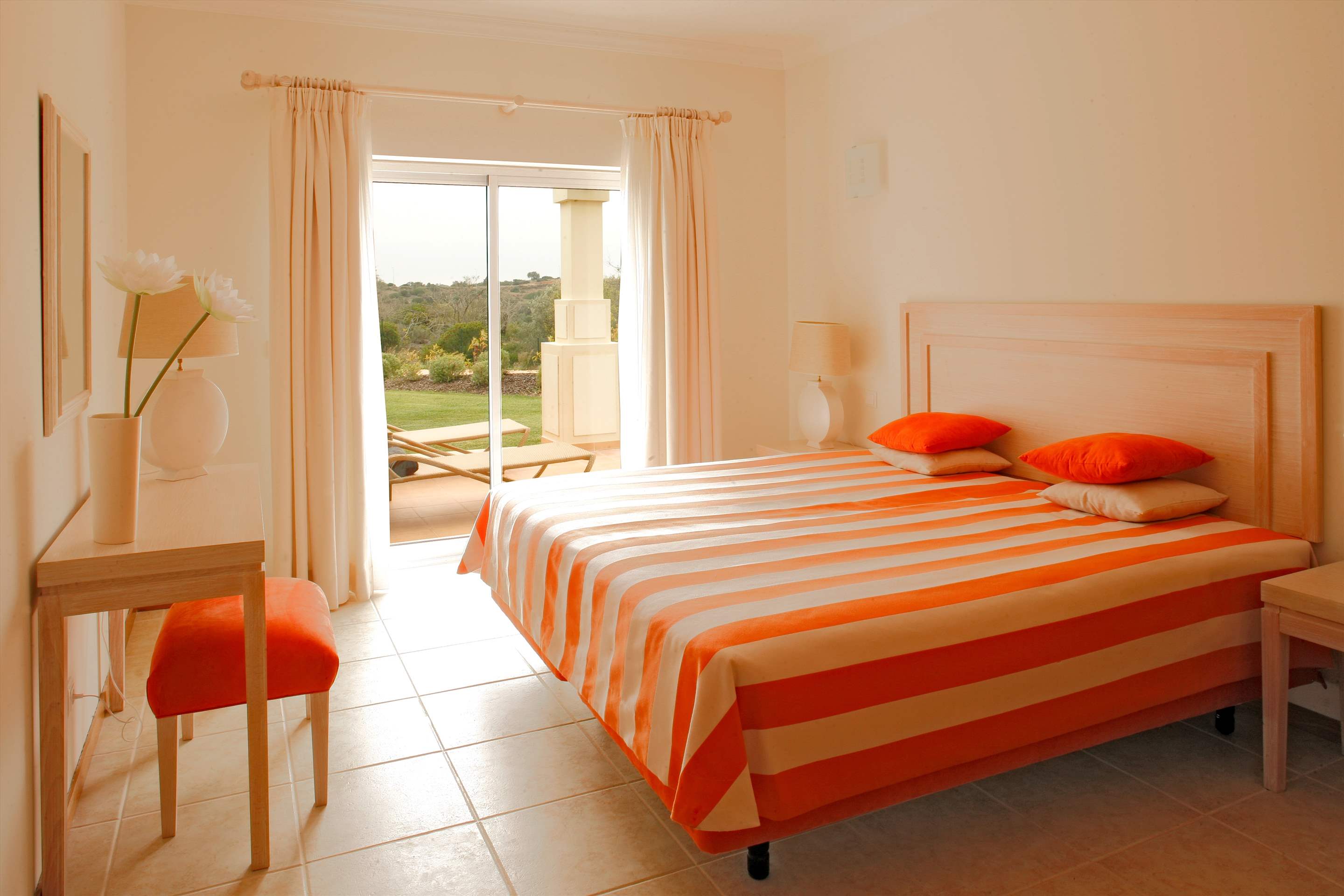 Vale d'Oliveiras 2 Bed Suite Garden View , Self Catering, 2 bedroom apartment in Vale d'Oliveiras Resort & Spa, Algarve Photo #3