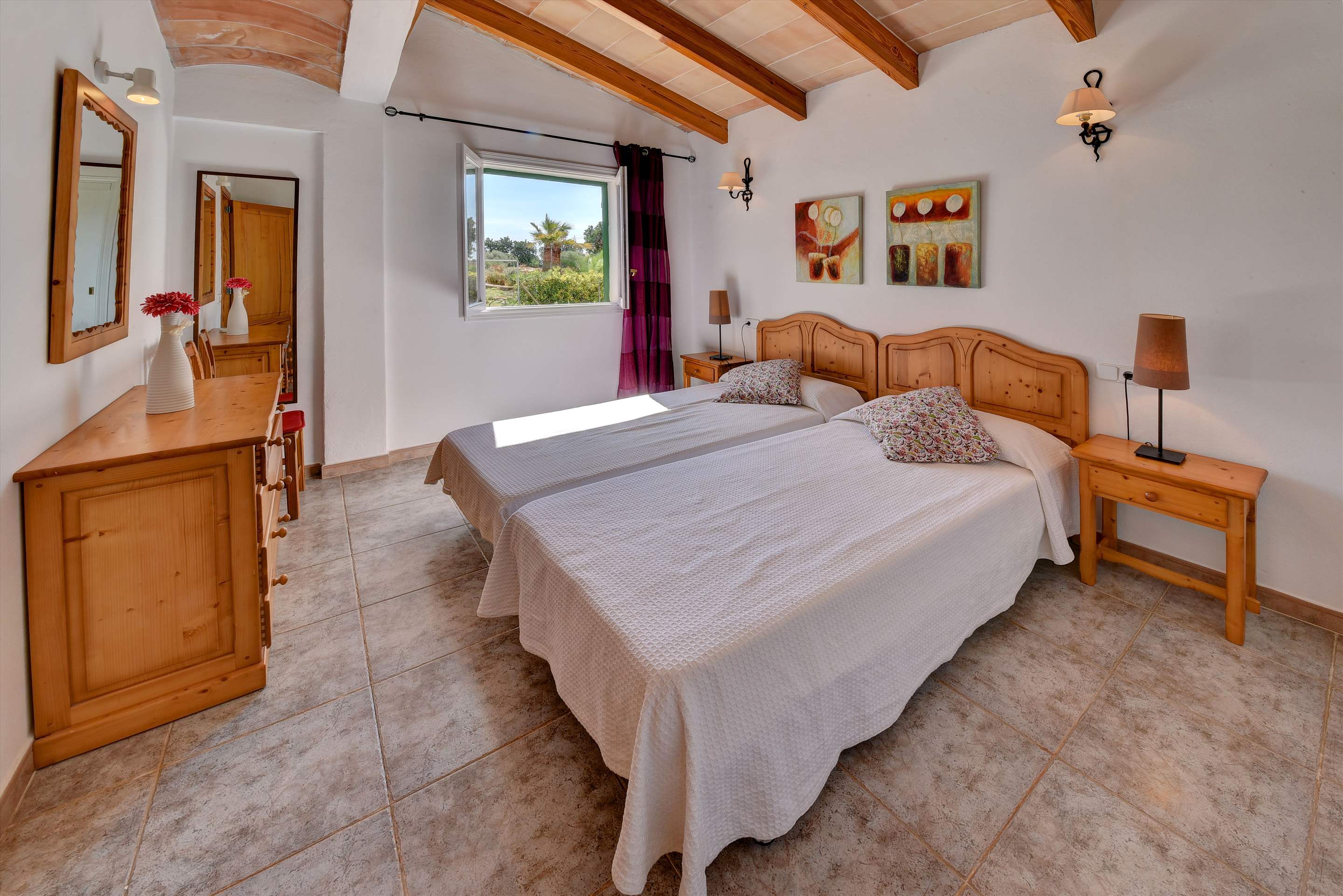 Villa Daniel, 2 bedroom villa in Cala d'Or , Majorca Photo #15