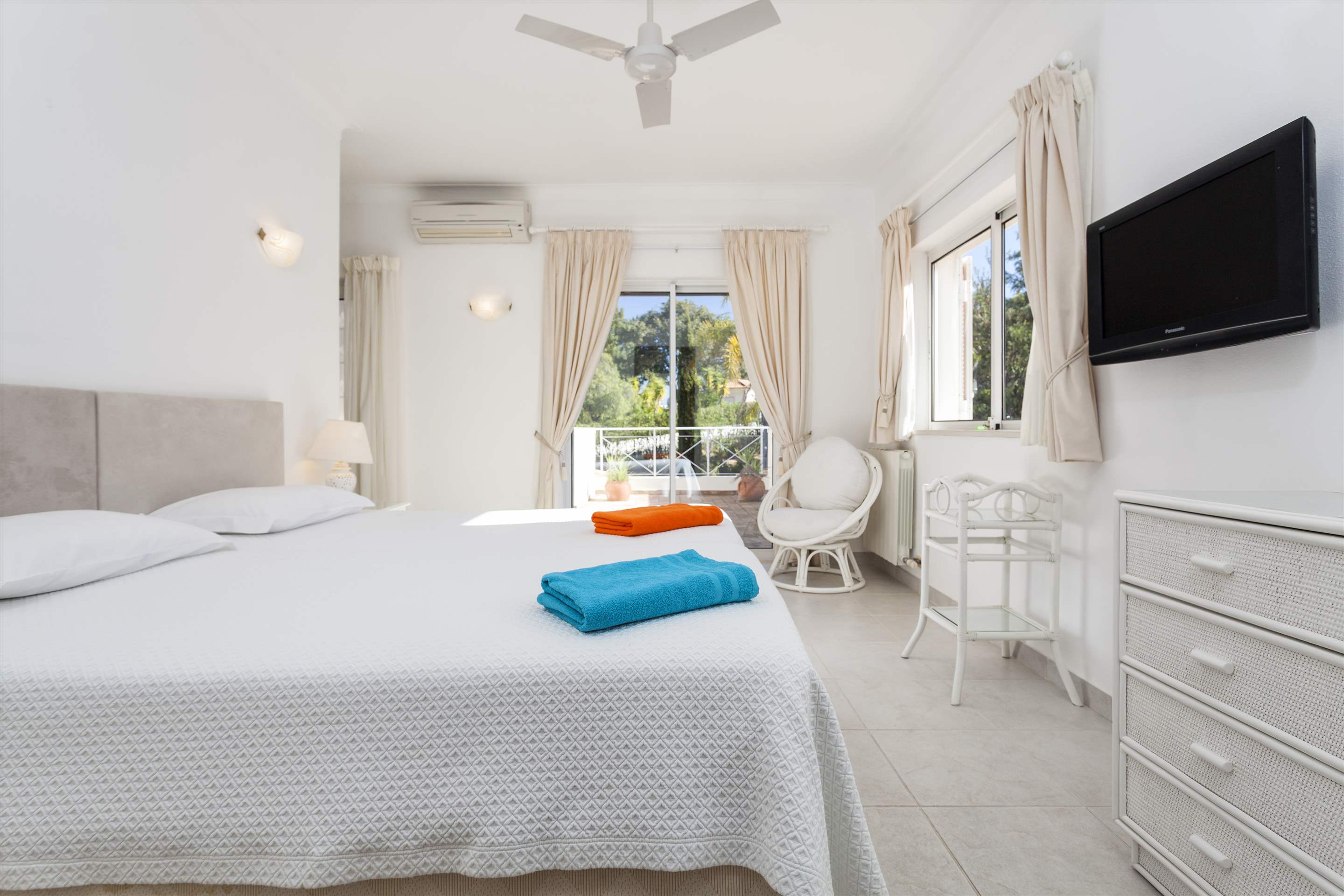 Casa Perola, 3 bedroom villa in Carvoeiro Area, Algarve Photo #13