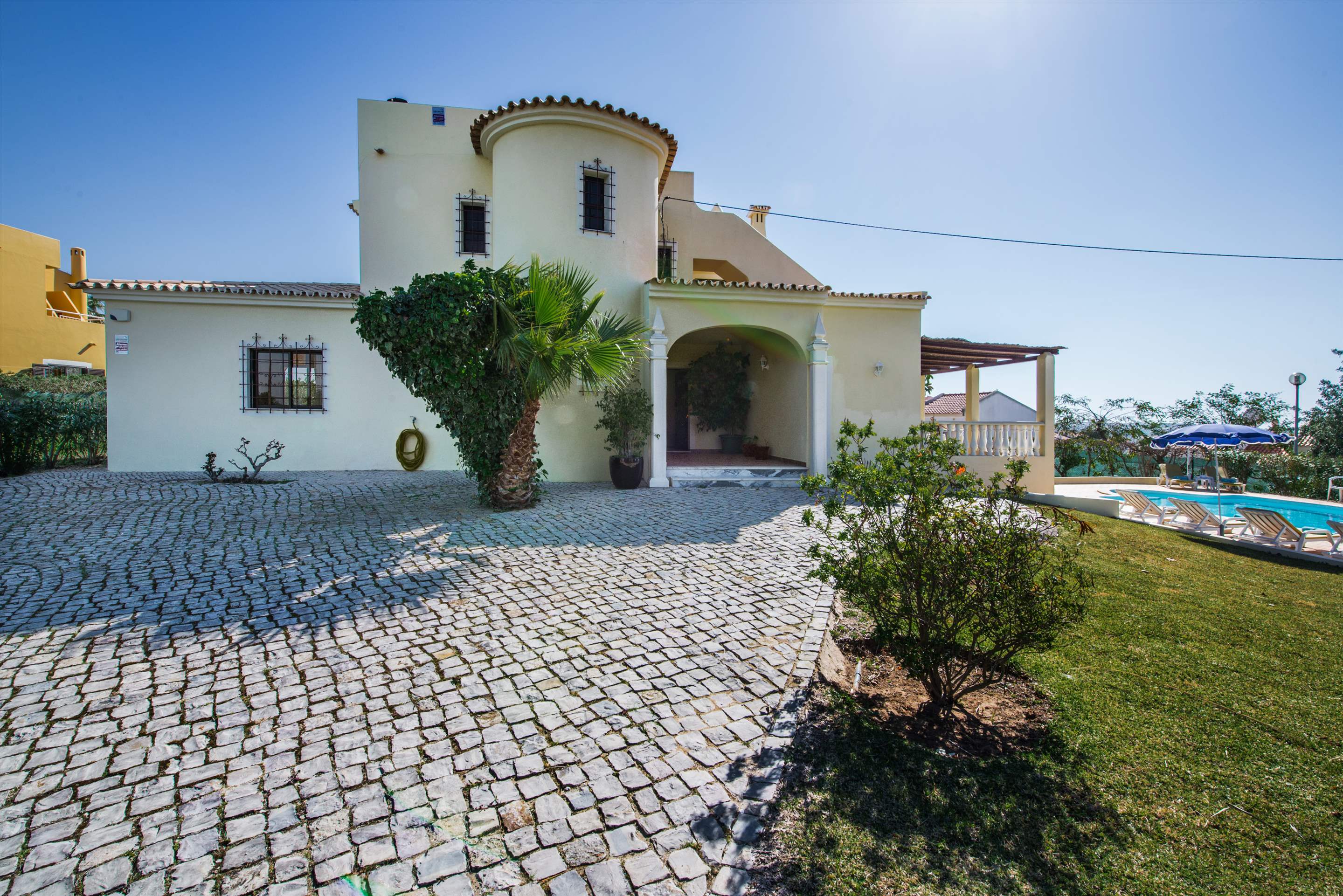 Villa Amendoeira, 7 to 8 persons rate, 4 bedroom villa in Gale, Vale da Parra and Guia, Algarve Photo #11