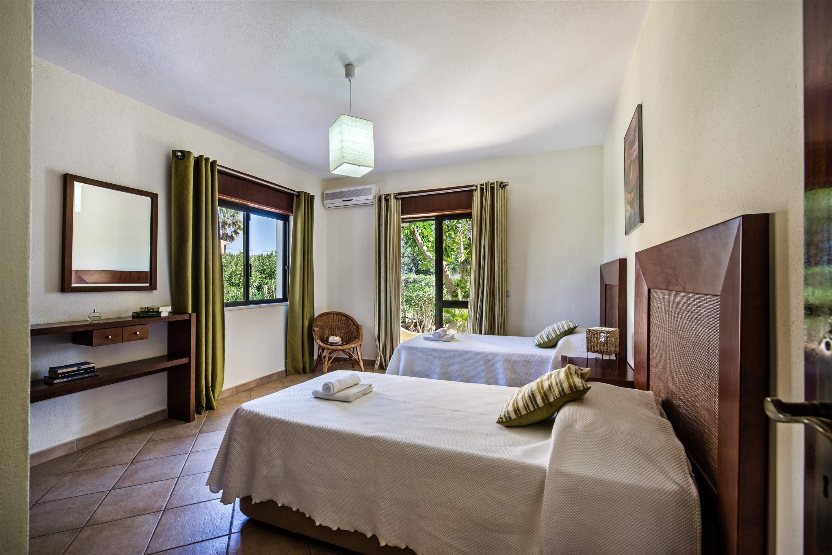 Villa Amendoeira, 7 to 8 persons rate, 4 bedroom villa in Gale, Vale da Parra and Guia, Algarve Photo #18