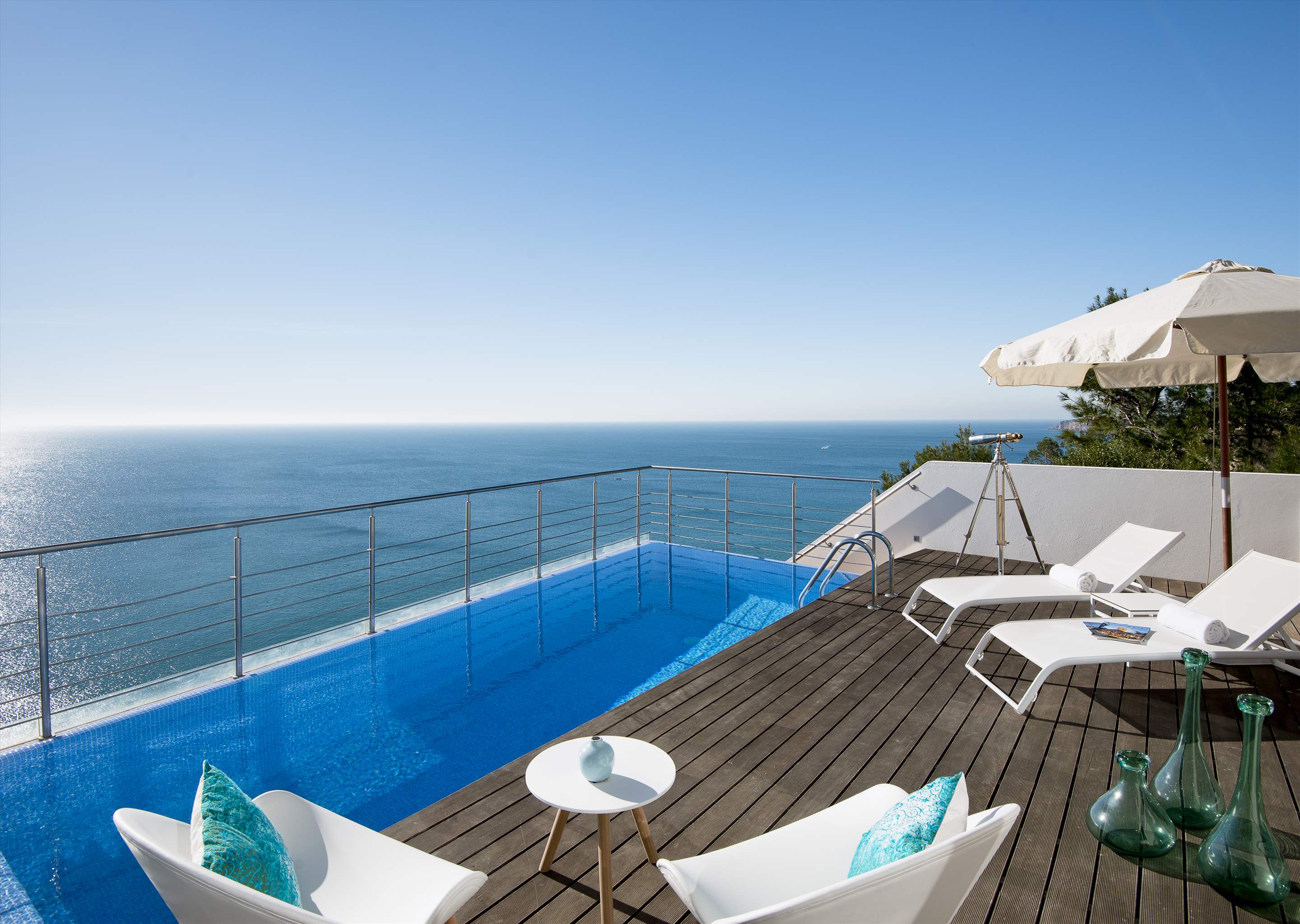 Villa Mar Azul, 6 bedroom villa in Western Algarve, Algarve