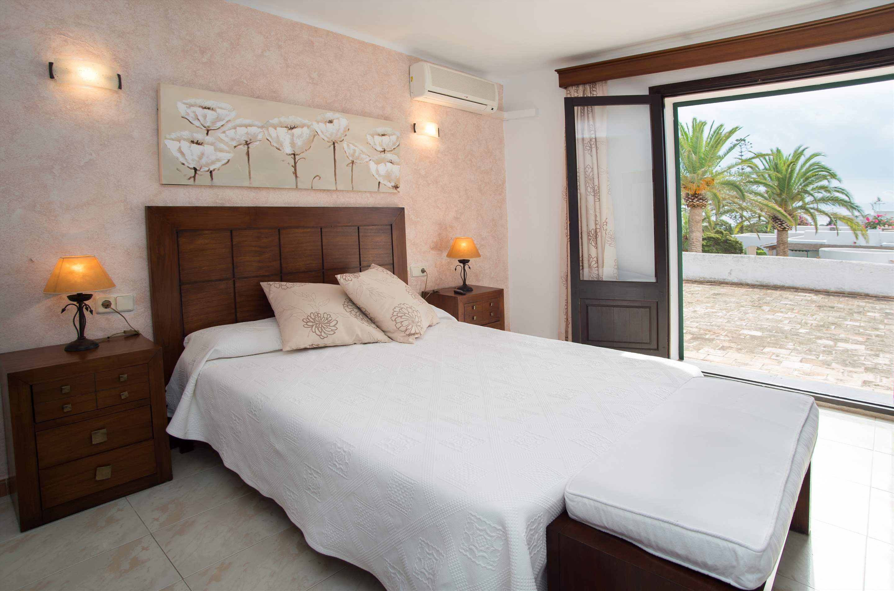 Villas Dos Pinos, 5 bedroom villa in Cala d'Or , Majorca Photo #13