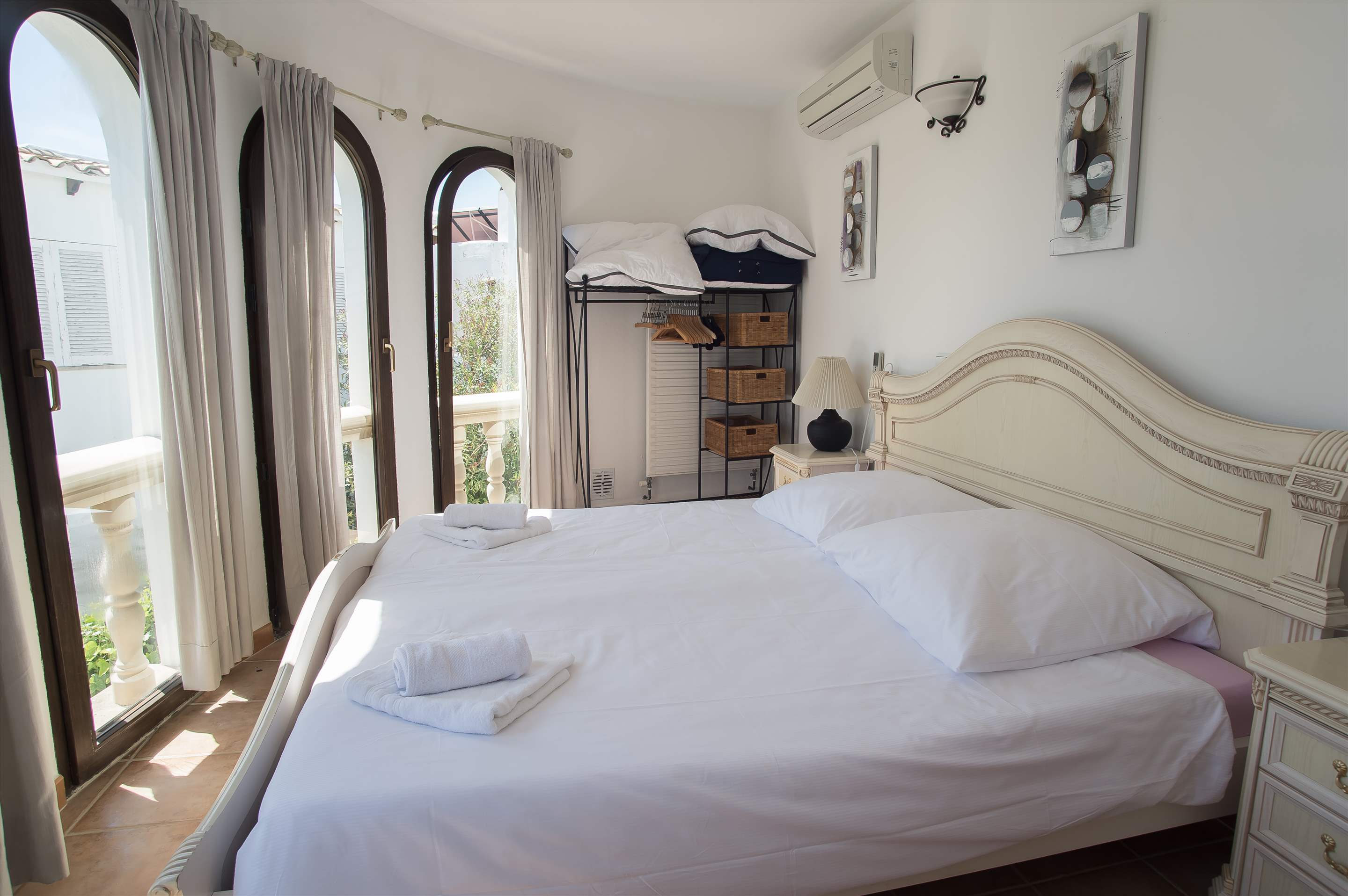 Villa Esmeralda, 6 bedroom villa in Cala d'Or , Majorca Photo #23
