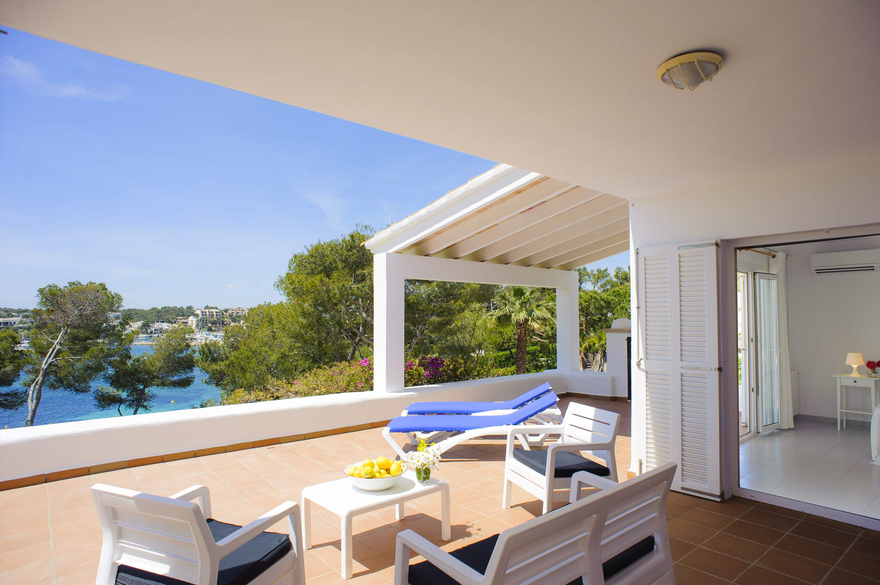 Bahia D'or 15, 7 bedroom villa in Cala d'Or , Majorca Photo #10
