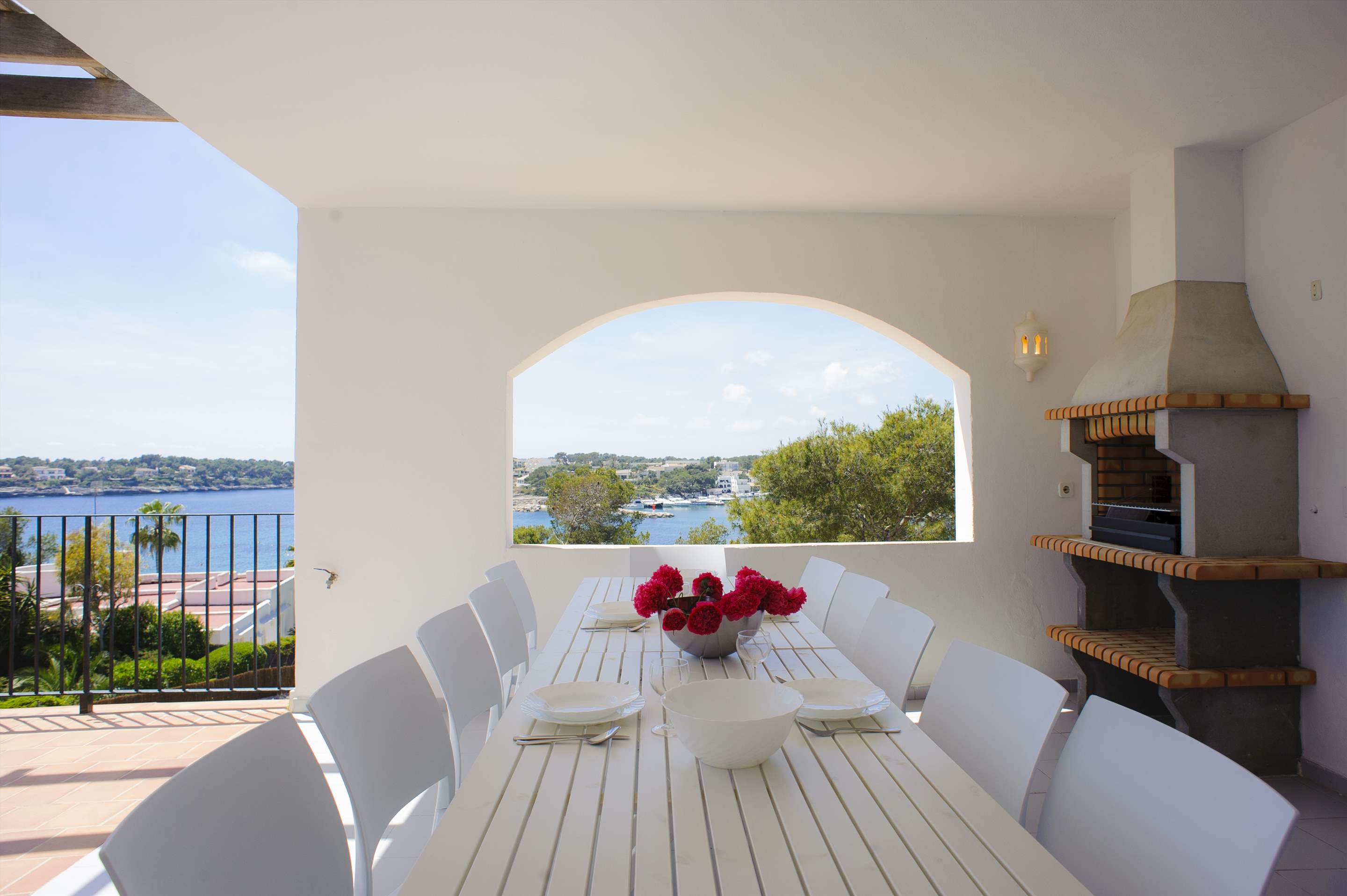 Bahia D'or 15, 6 bedroom villa in Cala d'Or , Majorca Photo #11
