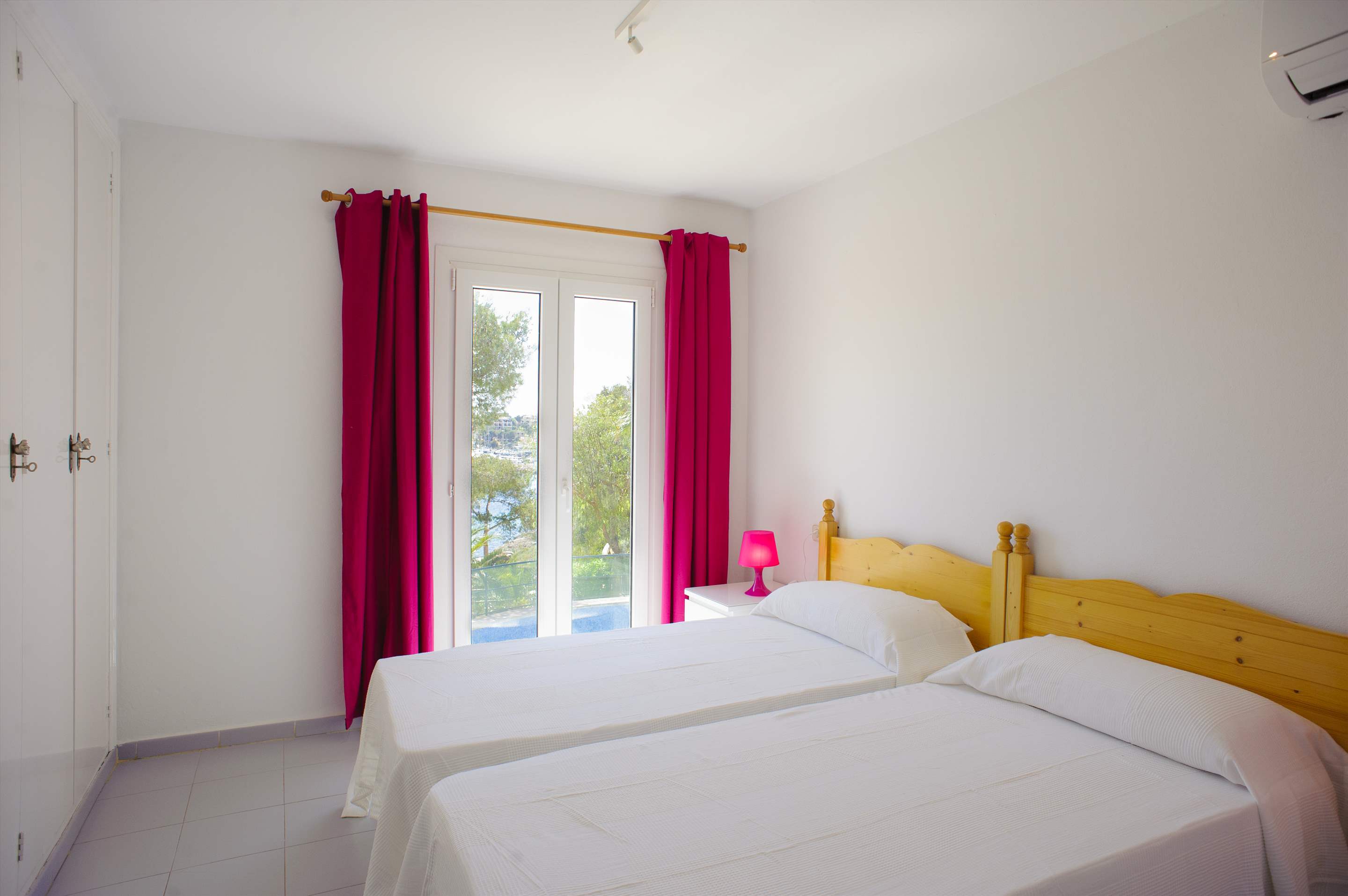 Bahia D'or 15, 6 bedroom villa in Cala d'Or , Majorca Photo #20