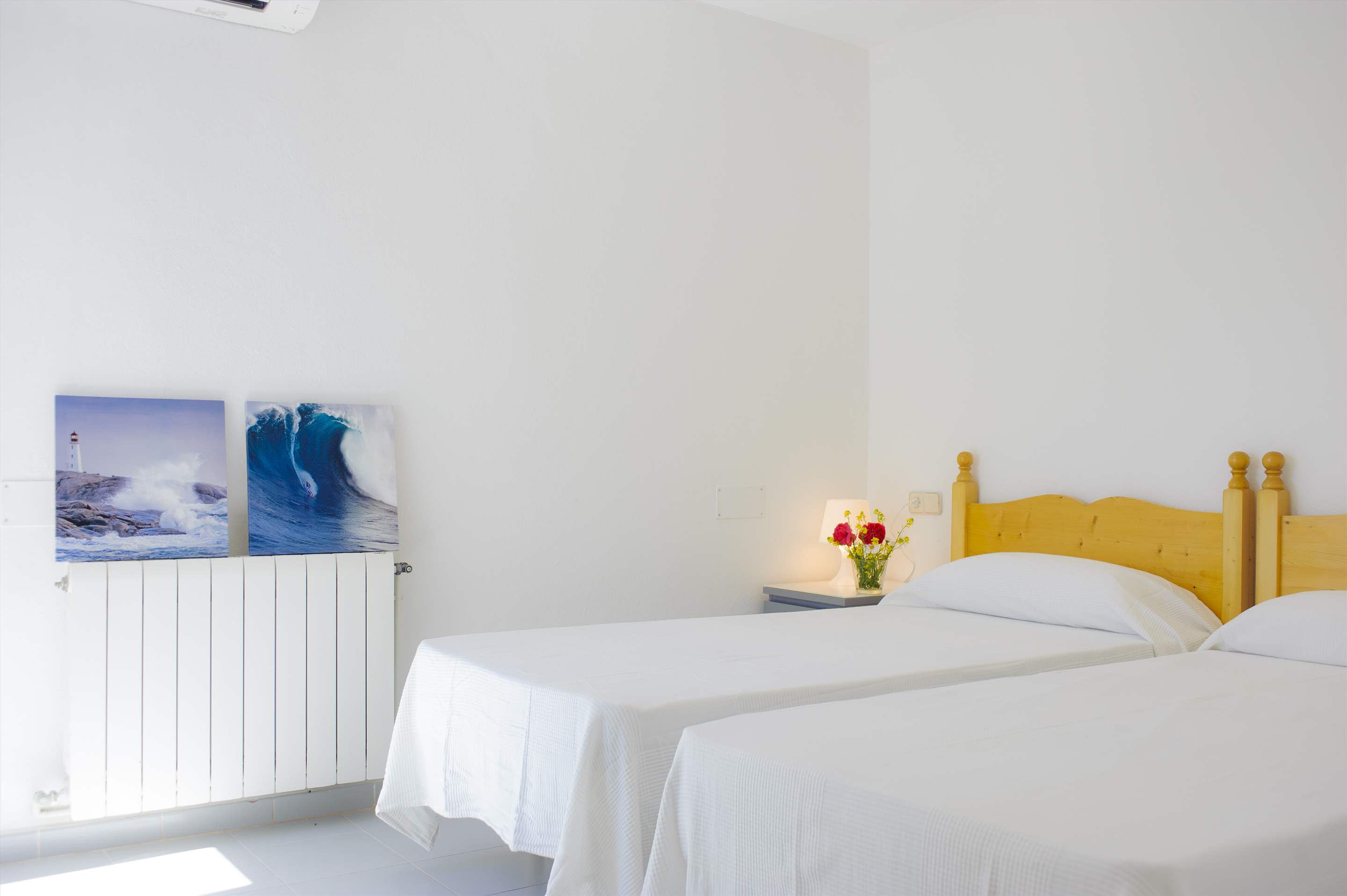 Bahia D'or 15, 7 bedroom villa in Cala d'Or , Majorca Photo #25