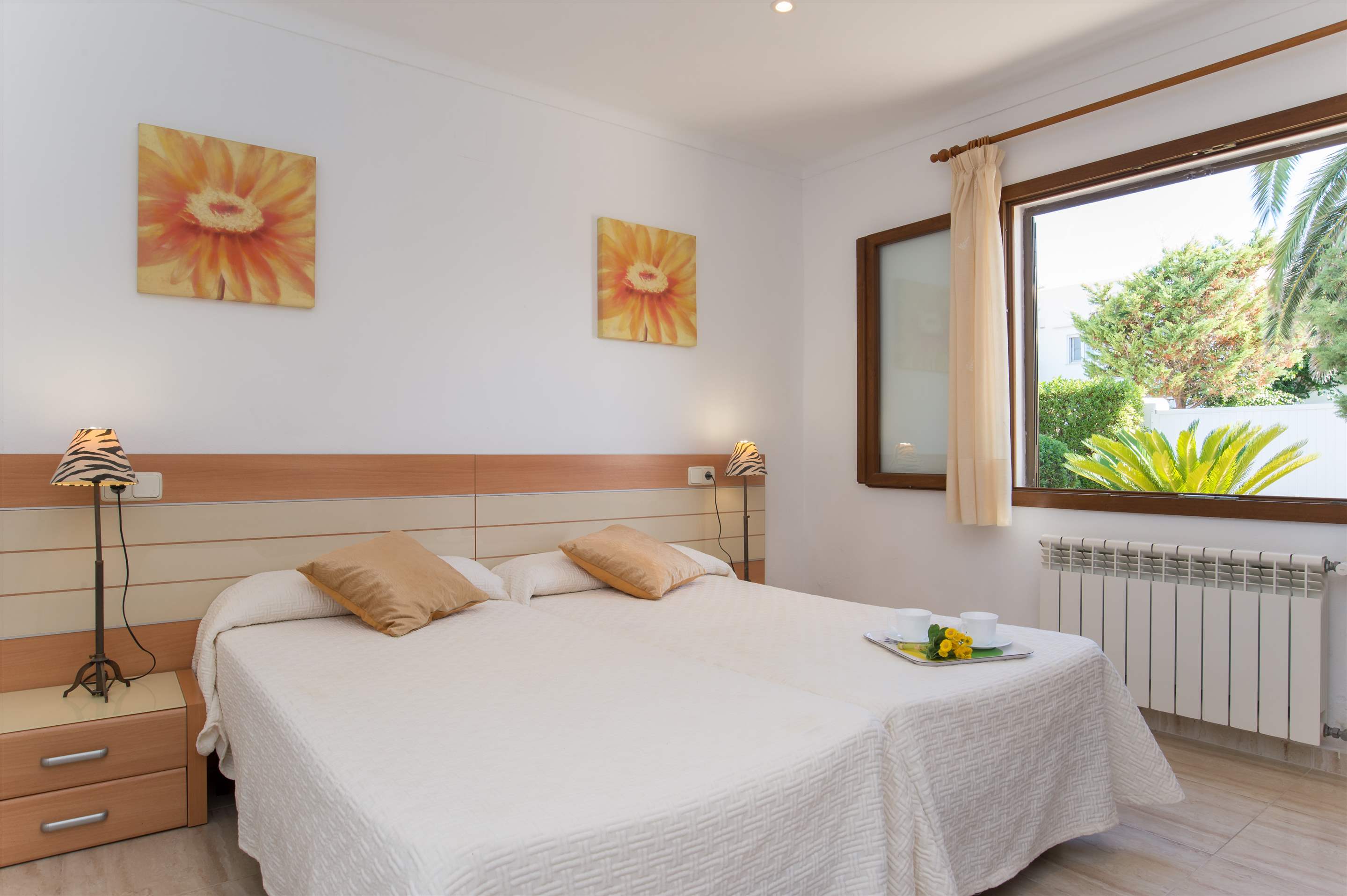 Villa Adora, 5 bedroom villa in Cala d'Or , Majorca Photo #14