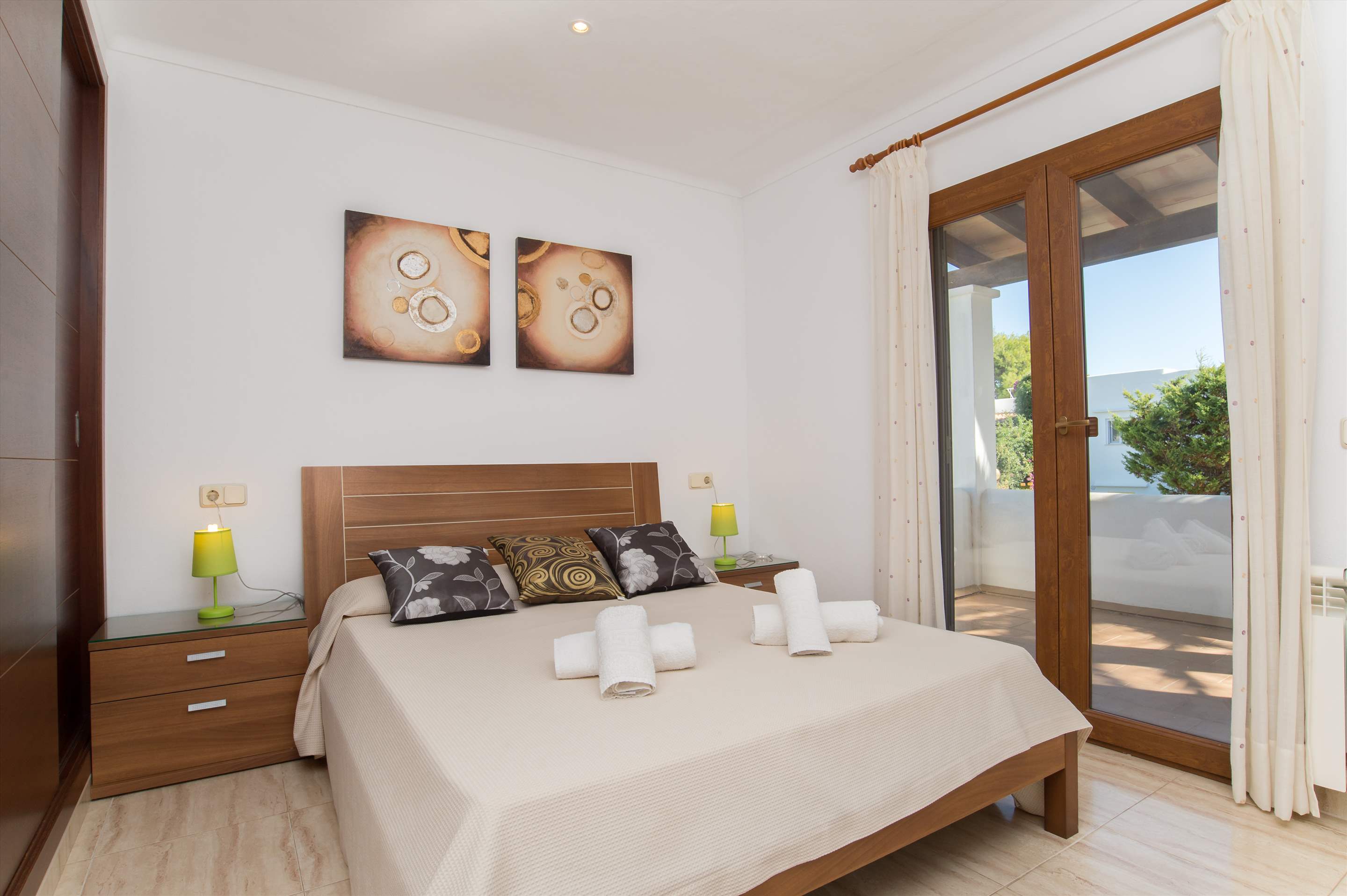 Villa Adora, 5 bedroom villa in Cala d'Or , Majorca Photo #16