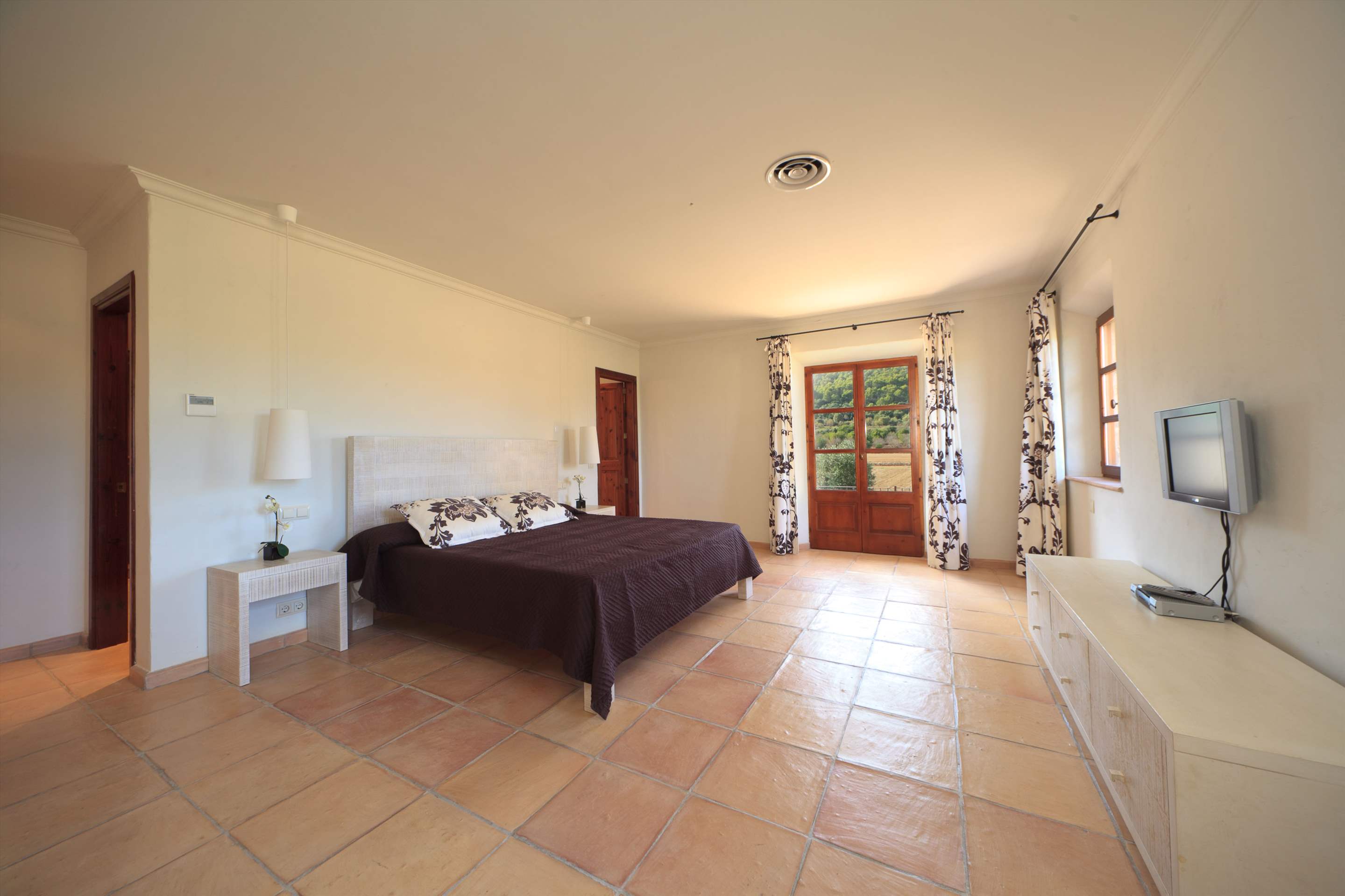 Son Ferragut de Baix , 4 bedroom villa in Sa Pobla, Buger, Inca , Majorca Photo #9