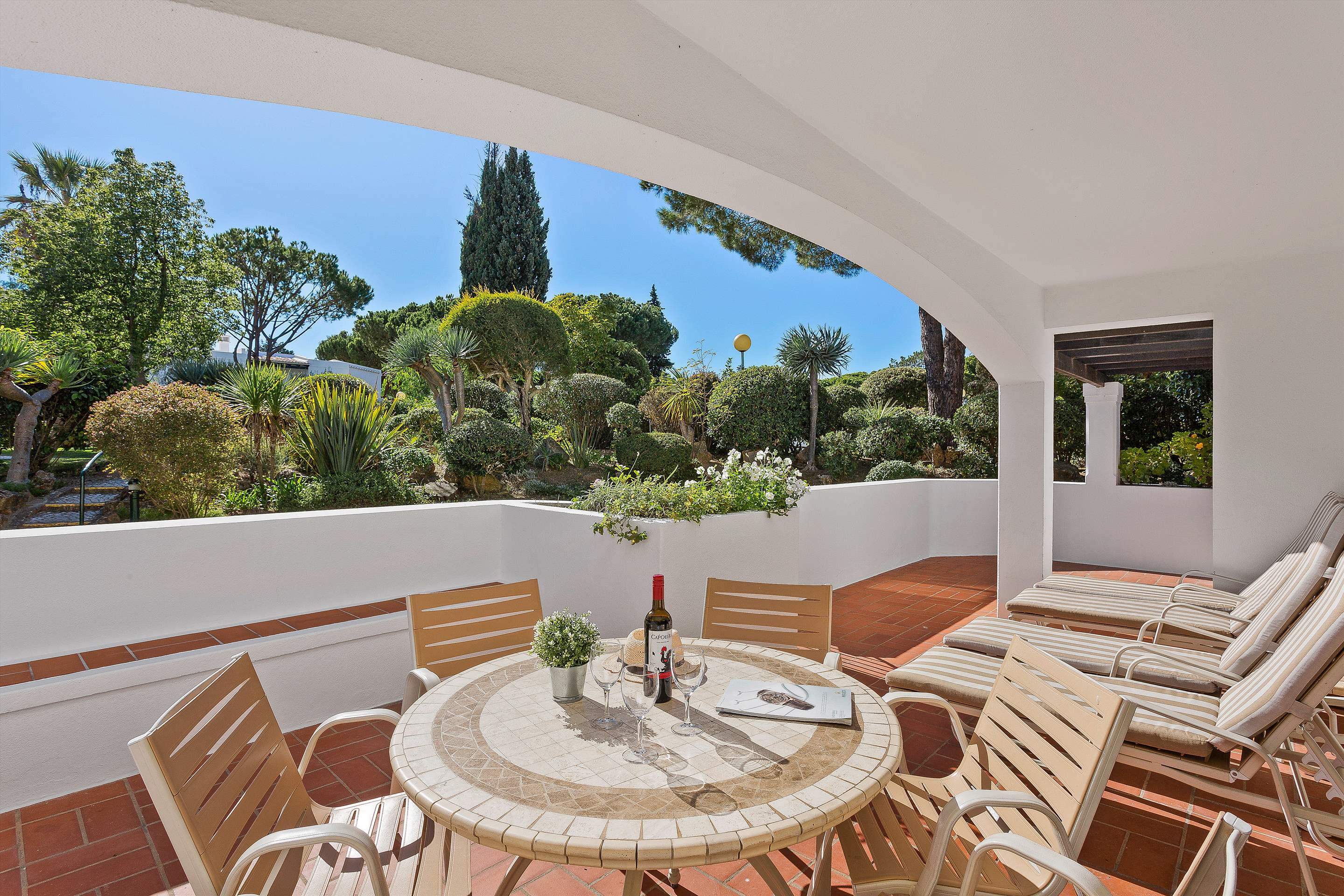 Four Seasons Country Club 2 Bed Townhouse, Superior - Saturday Arrival, 2 bedroom apartment in Four Seasons Country Club, Algarve Photo #2