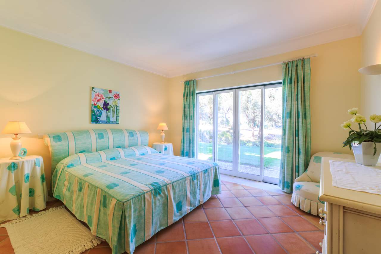 Villa Sabine, 4 bedroom villa in Quinta do Lago, Algarve Photo #12