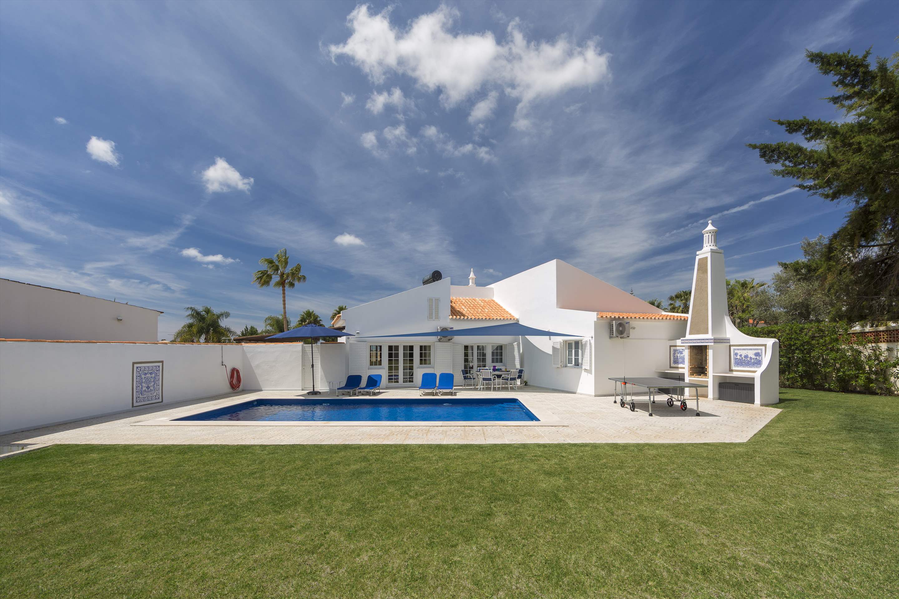 Casa Madrisa, 3 bedroom villa in Vilamoura Area, Algarve Photo #2
